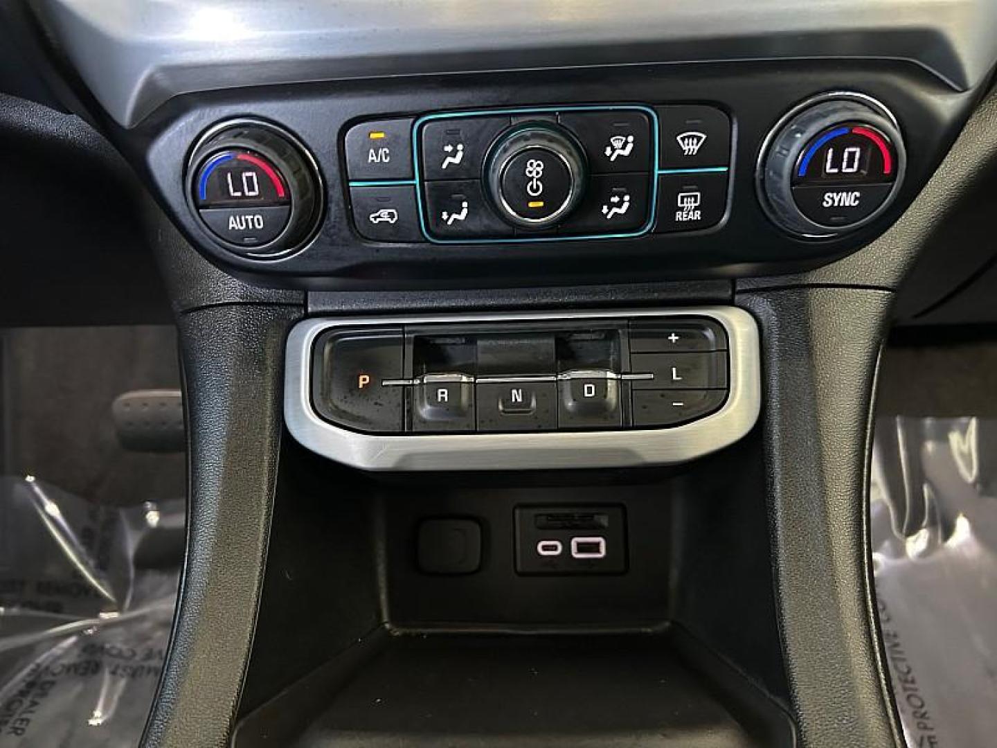 2023 WHITE GMC Acadia (1GKKNML46PZ) with an V6 3.6 Liter engine, Automatic 9-Spd transmission, located at 412 Auto Vista Drive, Palmdale, 93551, (661) 945-0620, 34.592636, -118.136681 - Photo#19