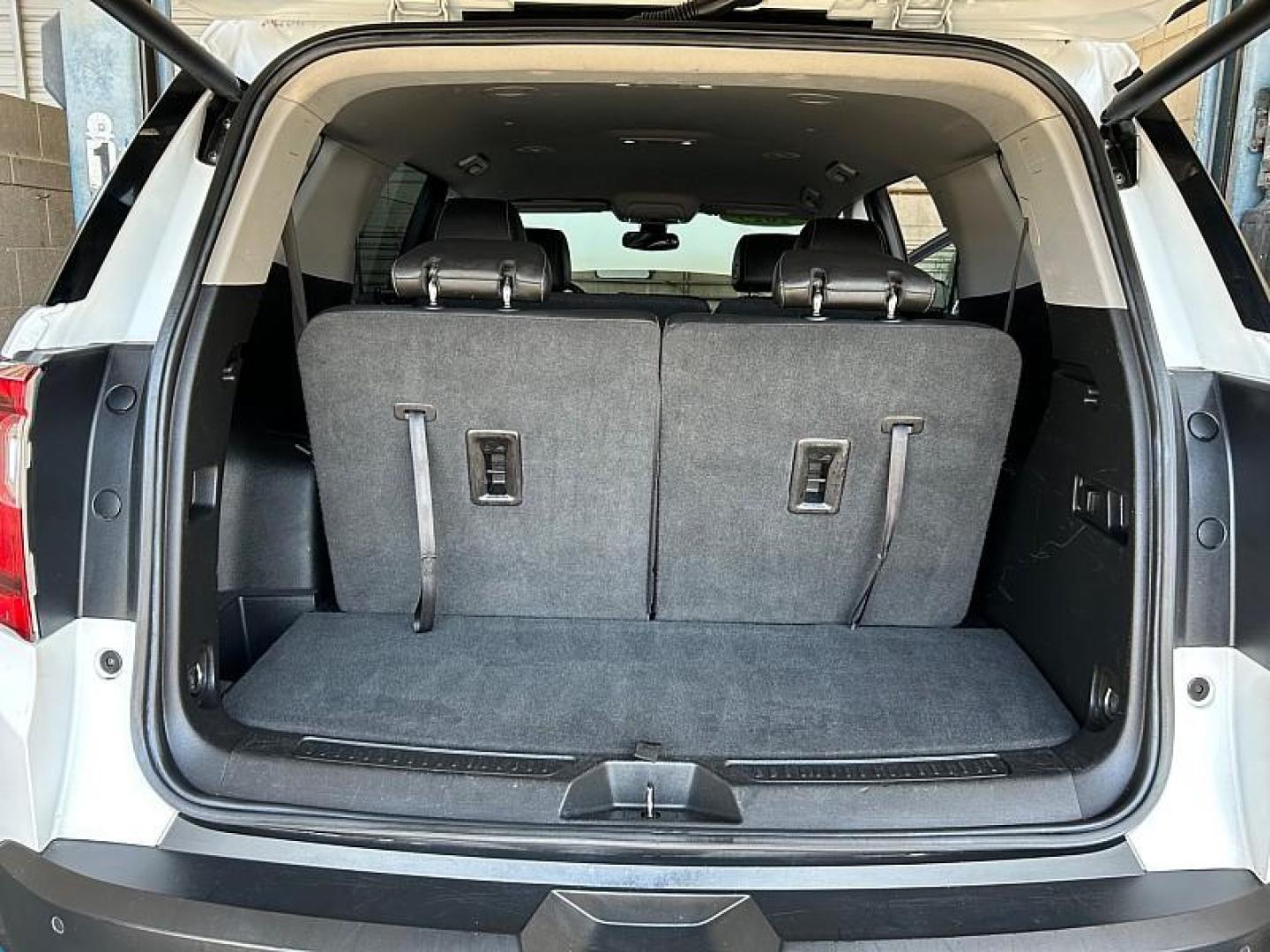 2023 WHITE GMC Acadia (1GKKNML46PZ) with an V6 3.6 Liter engine, Automatic 9-Spd transmission, located at 412 Auto Vista Drive, Palmdale, 93551, (661) 945-0620, 34.592636, -118.136681 - Photo#28