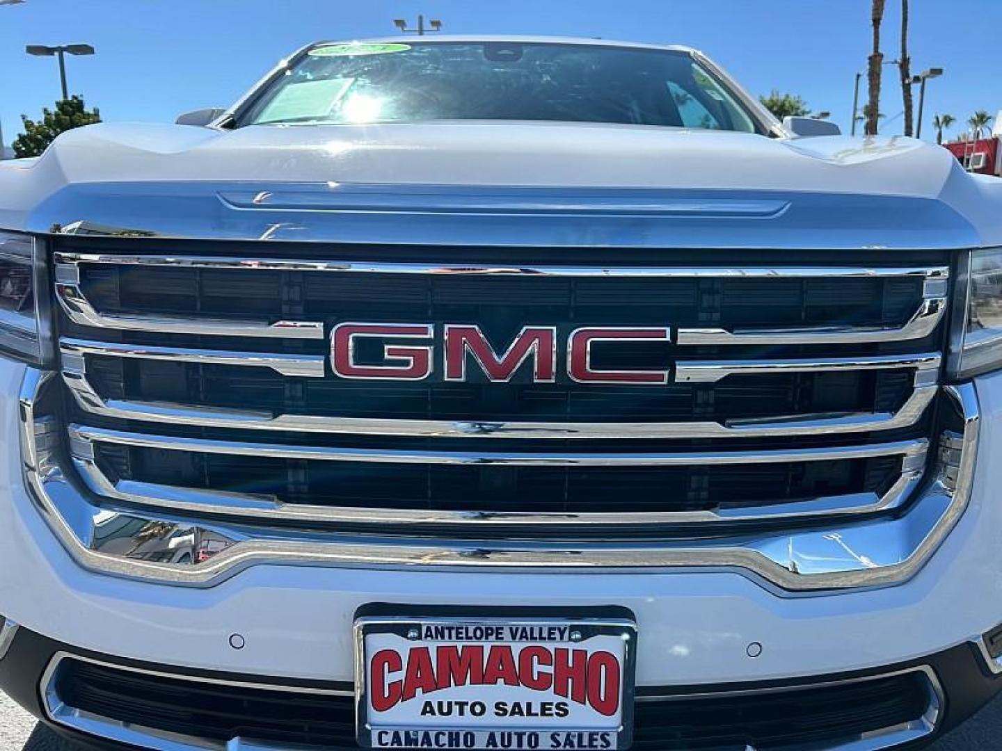 2023 WHITE GMC Acadia (1GKKNML49PZ) with an V6 3.6 Liter engine, Automatic 9-Spd transmission, located at 412 Auto Vista Drive, Palmdale, 93551, (661) 945-0620, 34.592636, -118.136681 - Photo#4