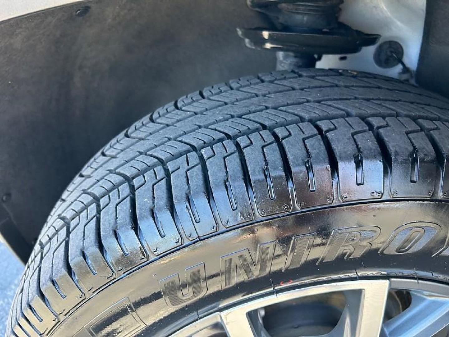 2023 WHITE GMC Acadia (1GKKNML49PZ) with an V6 3.6 Liter engine, Automatic 9-Spd transmission, located at 412 Auto Vista Drive, Palmdale, 93551, (661) 945-0620, 34.592636, -118.136681 - Photo#12