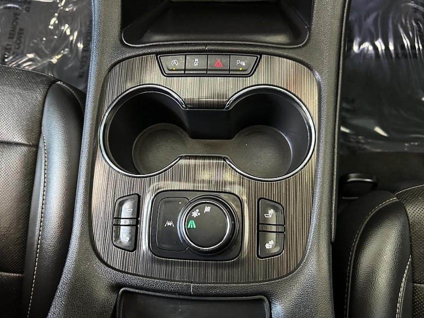 2023 WHITE GMC Acadia (1GKKNML49PZ) with an V6 3.6 Liter engine, Automatic 9-Spd transmission, located at 412 Auto Vista Drive, Palmdale, 93551, (661) 945-0620, 34.592636, -118.136681 - Photo#19