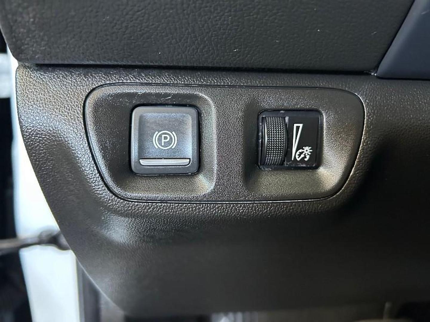 2023 WHITE GMC Acadia (1GKKNML49PZ) with an V6 3.6 Liter engine, Automatic 9-Spd transmission, located at 412 Auto Vista Drive, Palmdale, 93551, (661) 945-0620, 34.592636, -118.136681 - Photo#27