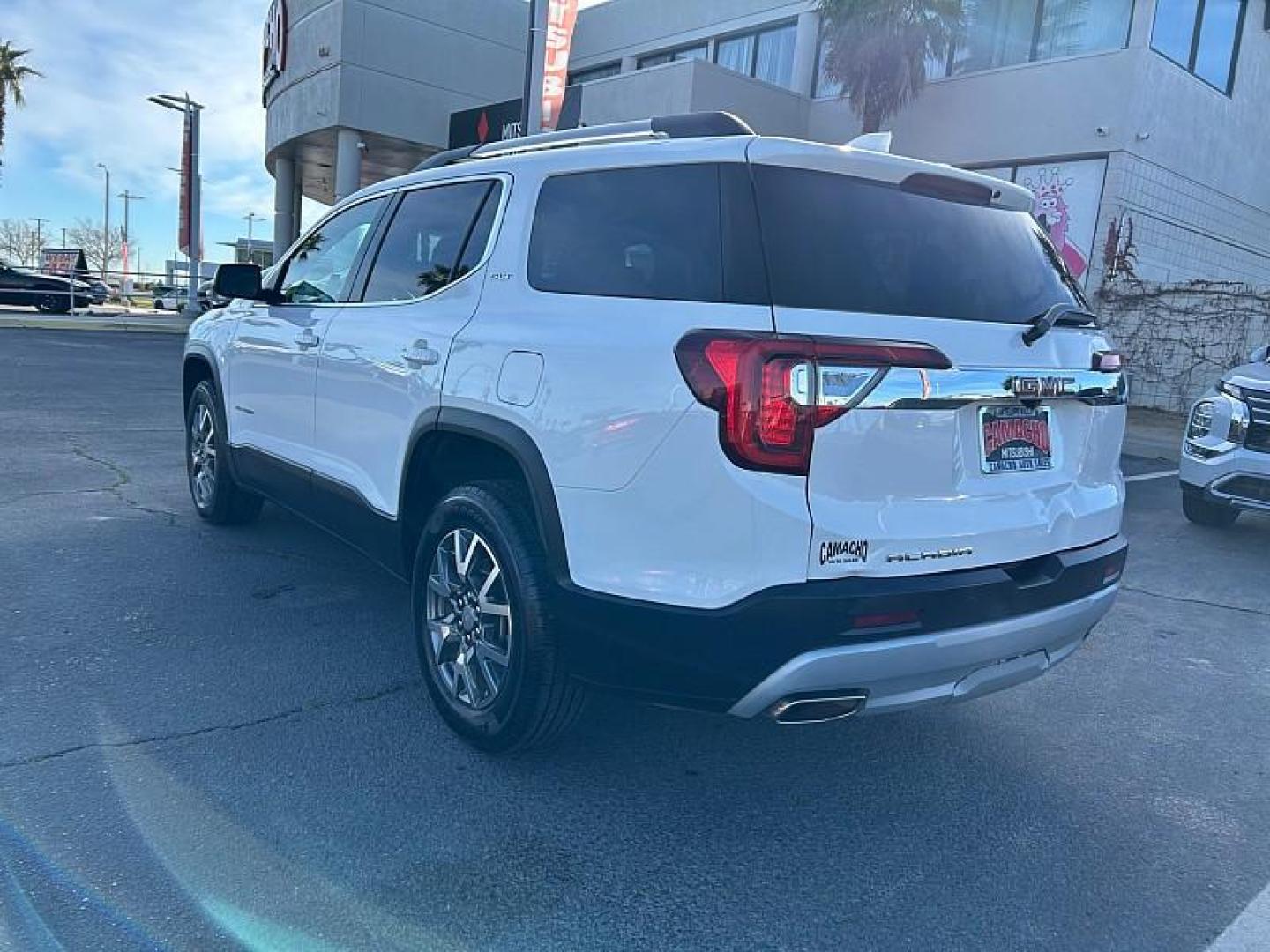 2023 WHITE GMC Acadia (1GKKNML47PZ) with an V6 3.6 Liter engine, Automatic 9-Spd transmission, located at 412 Auto Vista Drive, Palmdale, 93551, (661) 945-0620, 34.592636, -118.136681- Photo#5