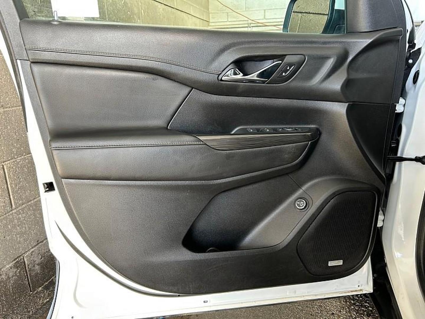 2023 WHITE GMC Acadia (1GKKNML47PZ) with an V6 3.6 Liter engine, Automatic 9-Spd transmission, located at 412 Auto Vista Drive, Palmdale, 93551, (661) 945-0620, 34.592636, -118.136681- Photo#18