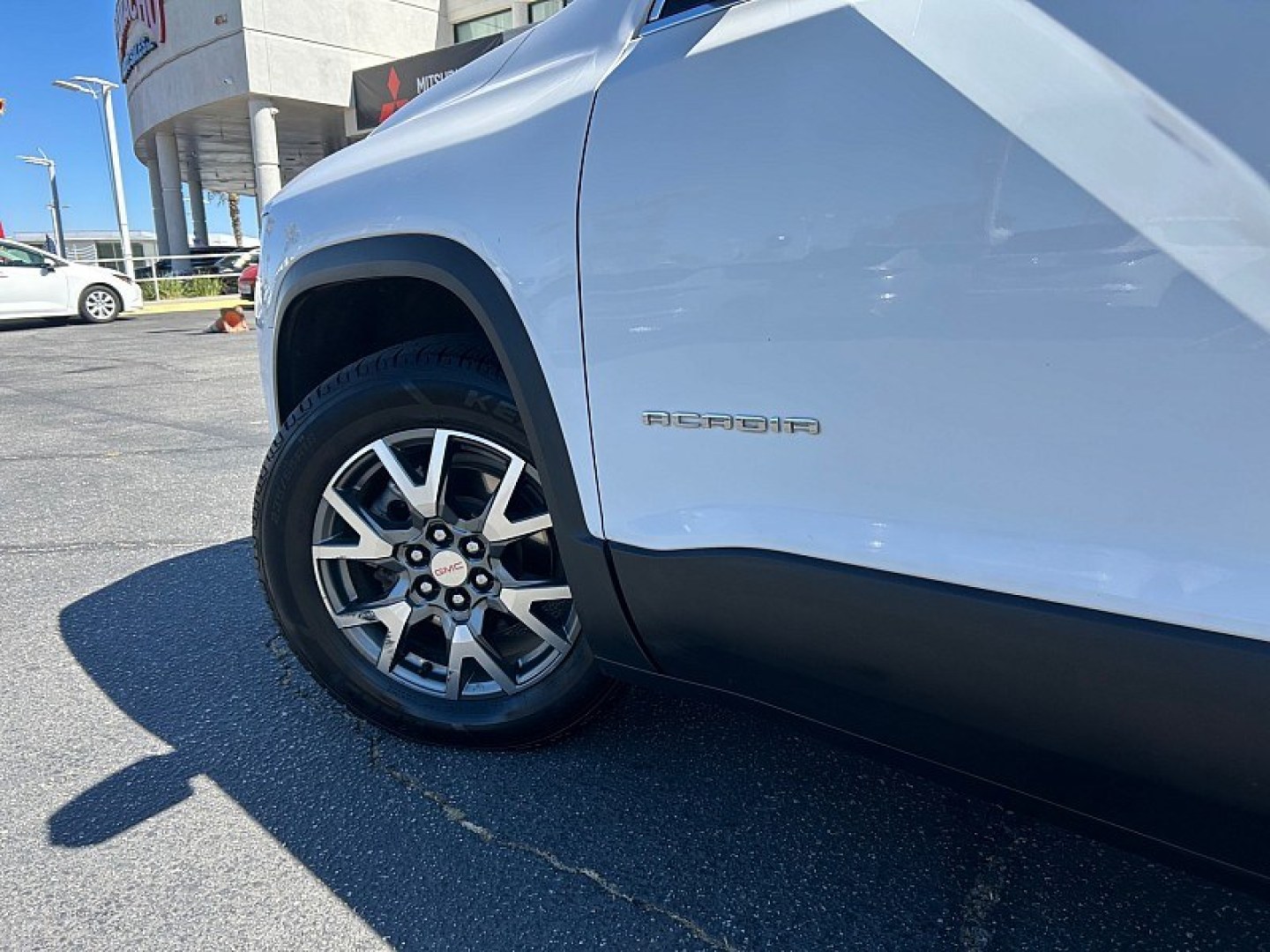 2023 White GMC Acadia (1GKKNUL42PZ) , Automatic 9-Spd transmission, located at 412 Auto Vista Drive, Palmdale, 93551, (661) 945-0620, 34.592636, -118.136681- Photo#12
