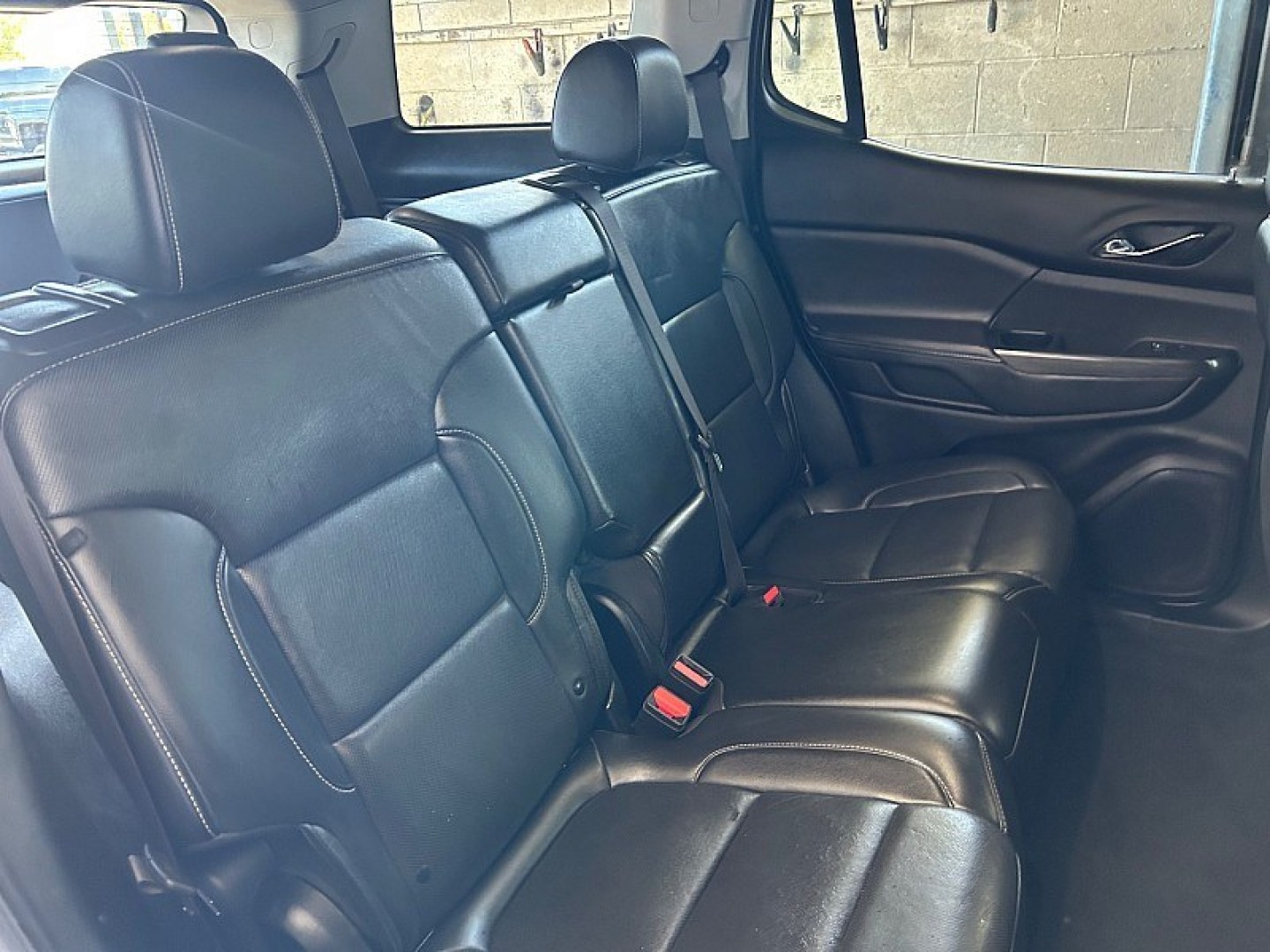 2023 White GMC Acadia (1GKKNUL42PZ) , Automatic 9-Spd transmission, located at 412 Auto Vista Drive, Palmdale, 93551, (661) 945-0620, 34.592636, -118.136681- Photo#27