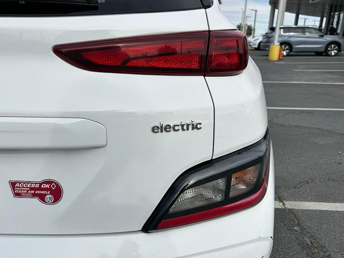 2023 WHITE Hyundai Kona Electric (KM8K33AGXPU) with an Electric Motor engine, Single-Speed Reduction Gear transmission, located at 412 Auto Vista Drive, Palmdale, 93551, (661) 945-0620, 34.592636, -118.136681 - Photo#7