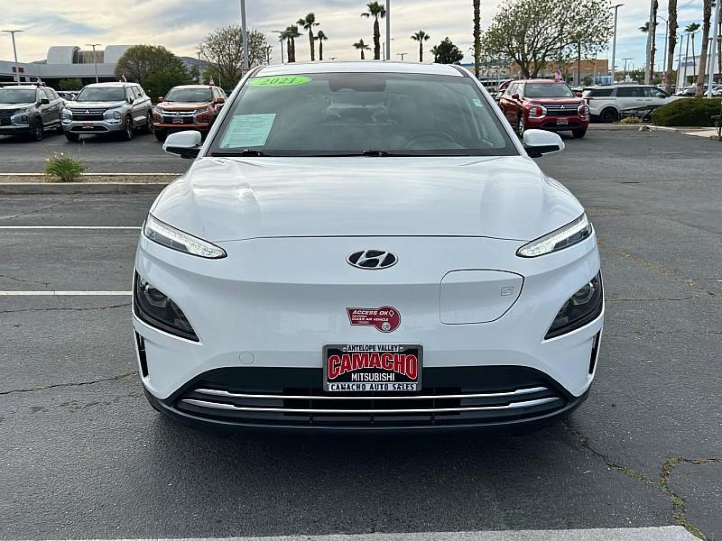 2023 WHITE Hyundai Kona Electric (KM8K33AGXPU) with an Electric Motor engine, Single-Speed Reduction Gear transmission, located at 412 Auto Vista Drive, Palmdale, 93551, (661) 945-0620, 34.592636, -118.136681 - Photo#2