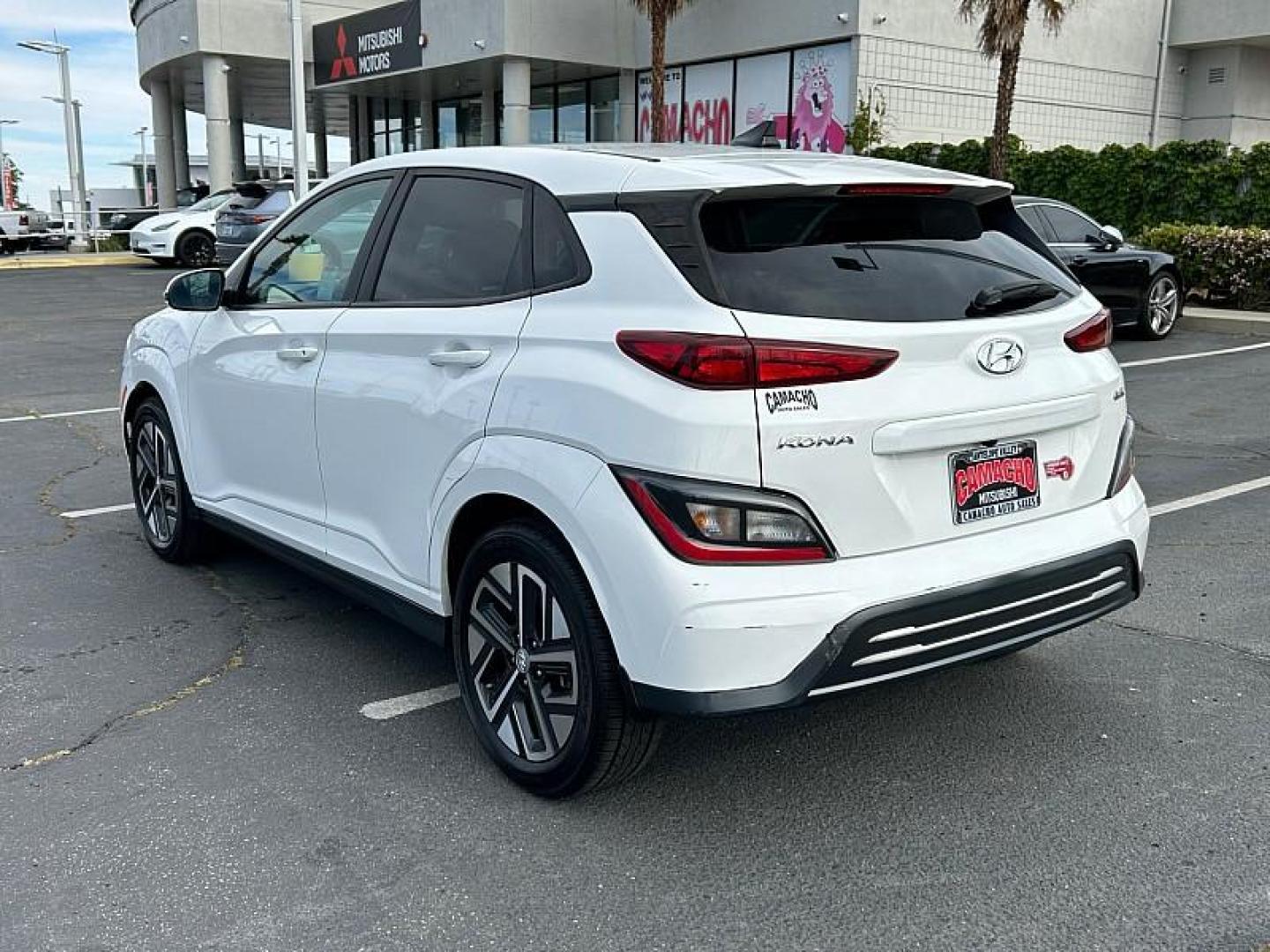 2023 WHITE Hyundai Kona Electric (KM8K33AGXPU) with an Electric Motor engine, Single-Speed Reduction Gear transmission, located at 412 Auto Vista Drive, Palmdale, 93551, (661) 945-0620, 34.592636, -118.136681 - Photo#3