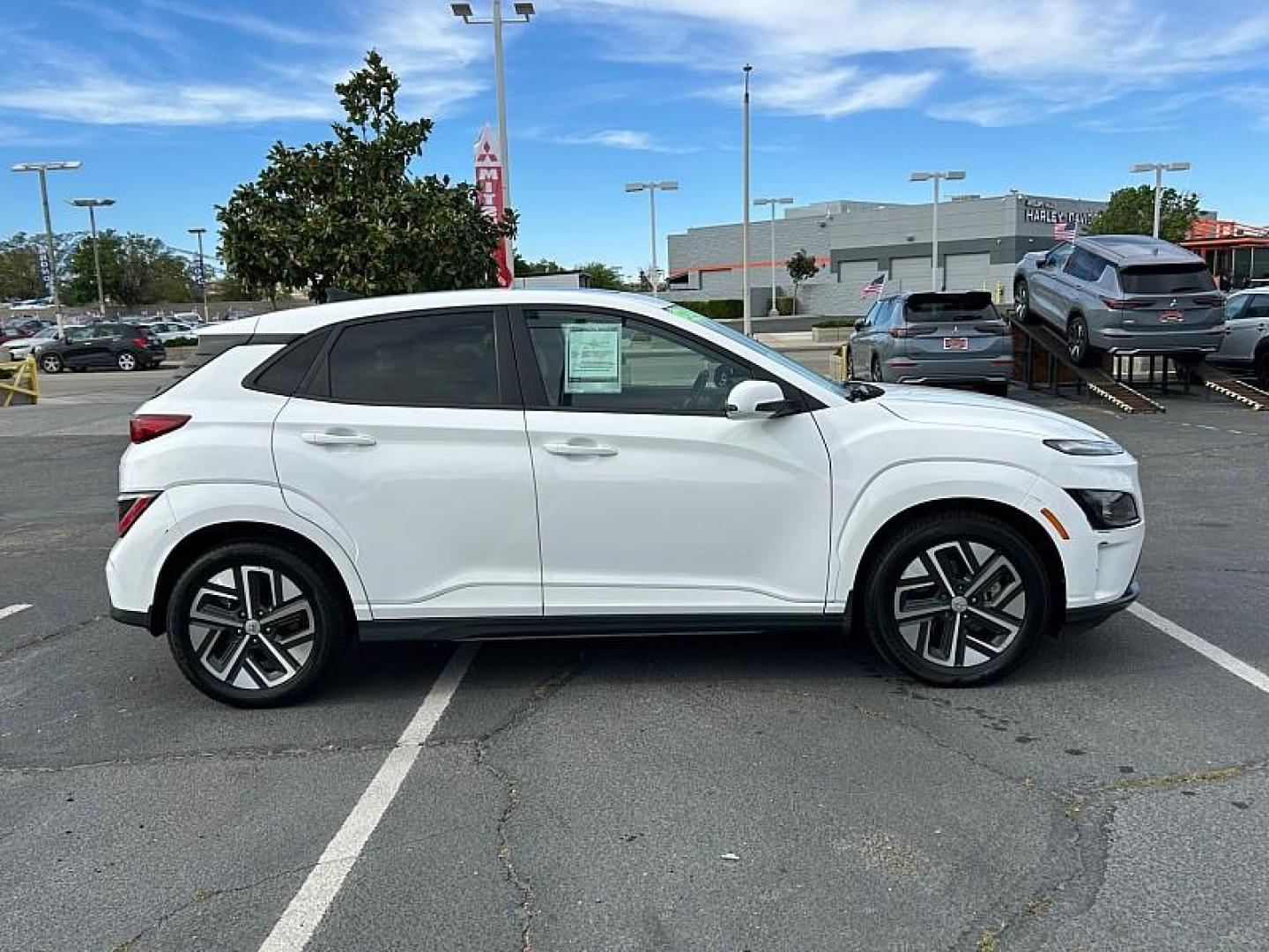 2023 WHITE Hyundai Kona Electric (KM8K33AGXPU) with an Electric Motor engine, Single-Speed Reduction Gear transmission, located at 412 Auto Vista Drive, Palmdale, 93551, (661) 945-0620, 34.592636, -118.136681 - Photo#6