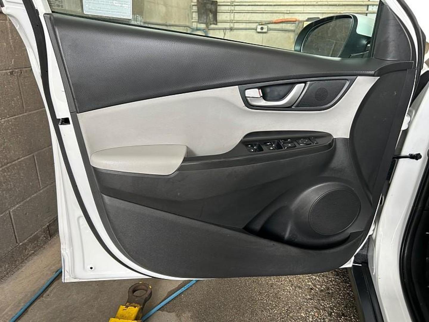 2023 WHITE Hyundai Kona Electric (KM8K33AGXPU) with an Electric Motor engine, Single-Speed Reduction Gear transmission, located at 412 Auto Vista Drive, Palmdale, 93551, (661) 945-0620, 34.592636, -118.136681 - Photo#16