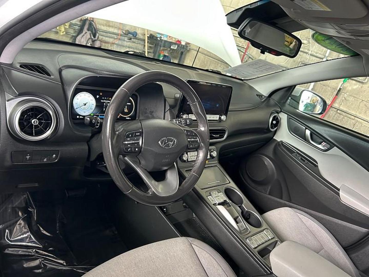 2023 WHITE Hyundai Kona Electric (KM8K33AGXPU) with an Electric Motor engine, Single-Speed Reduction Gear transmission, located at 412 Auto Vista Drive, Palmdale, 93551, (661) 945-0620, 34.592636, -118.136681 - Photo#17