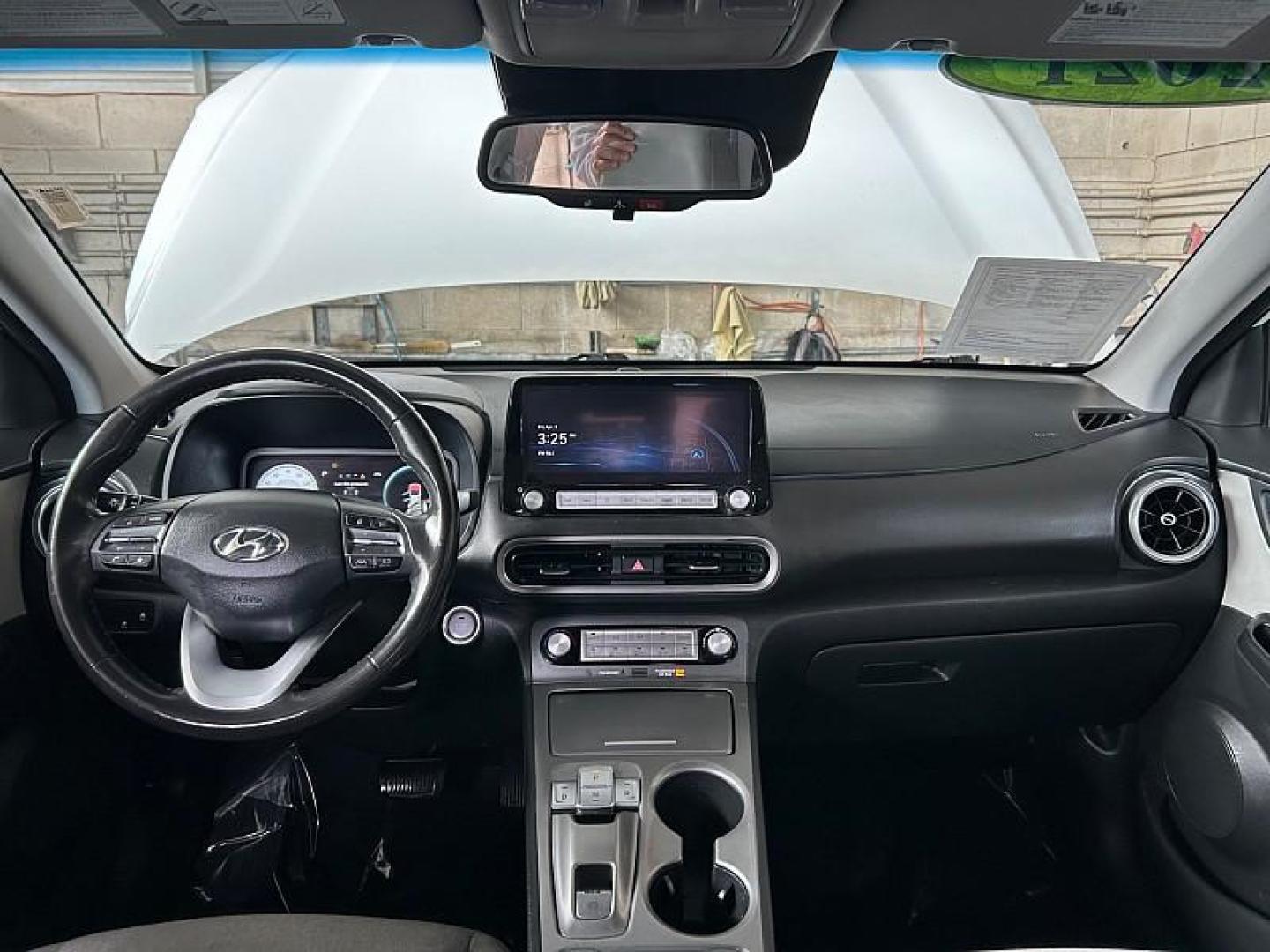 2023 WHITE Hyundai Kona Electric (KM8K33AGXPU) with an Electric Motor engine, Single-Speed Reduction Gear transmission, located at 412 Auto Vista Drive, Palmdale, 93551, (661) 945-0620, 34.592636, -118.136681 - Photo#18