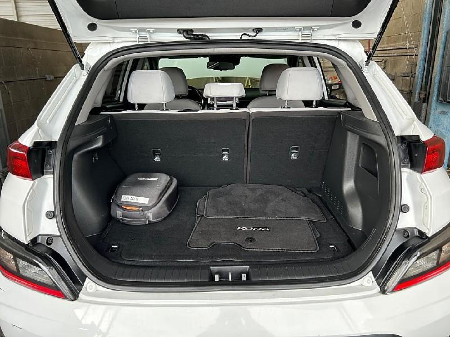 2023 WHITE Hyundai Kona Electric (KM8K33AGXPU) with an Electric Motor engine, Single-Speed Reduction Gear transmission, located at 412 Auto Vista Drive, Palmdale, 93551, (661) 945-0620, 34.592636, -118.136681 - Photo#25