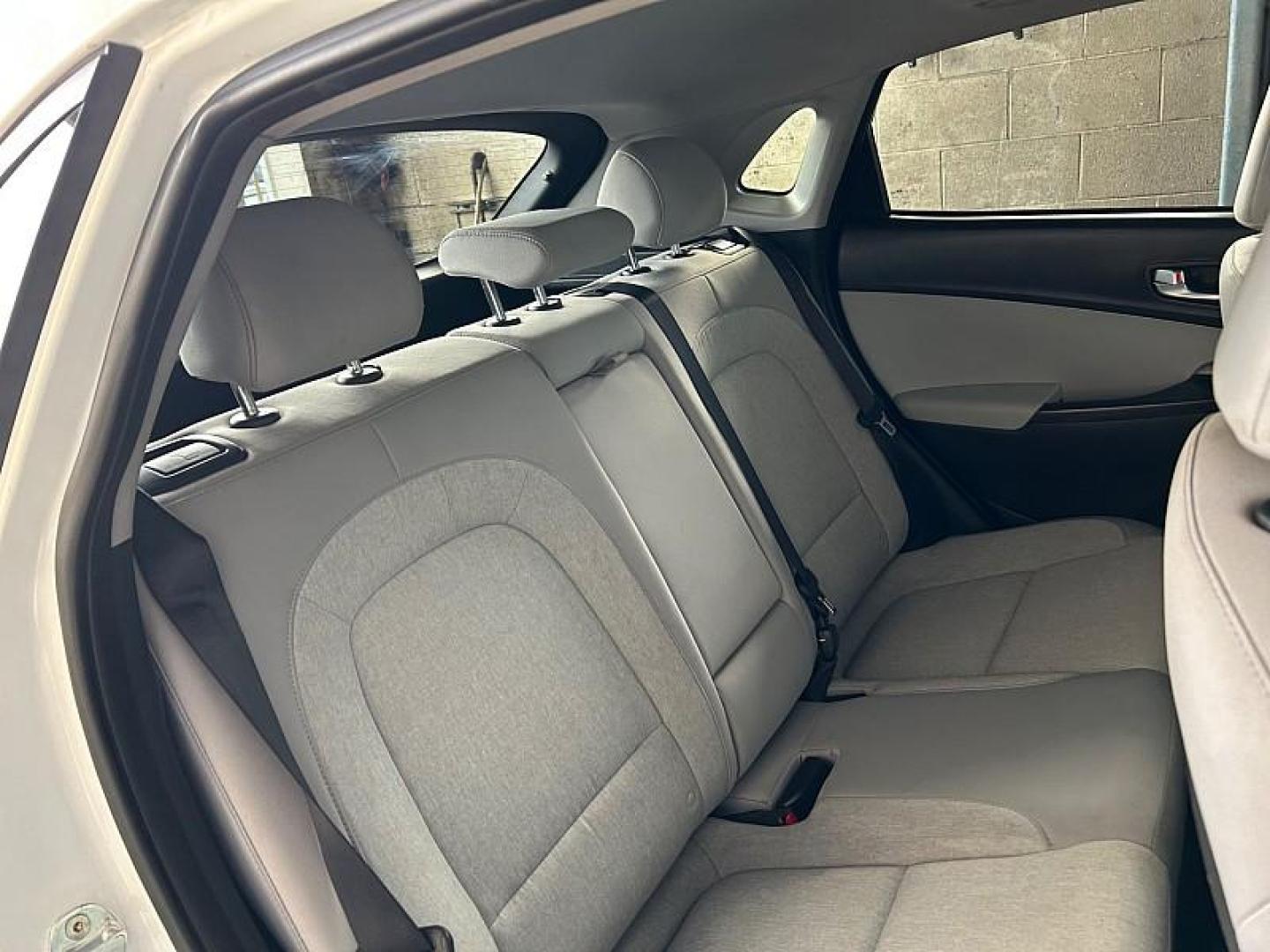 2023 WHITE Hyundai Kona Electric (KM8K33AGXPU) with an Electric Motor engine, Single-Speed Reduction Gear transmission, located at 412 Auto Vista Drive, Palmdale, 93551, (661) 945-0620, 34.592636, -118.136681 - Photo#26