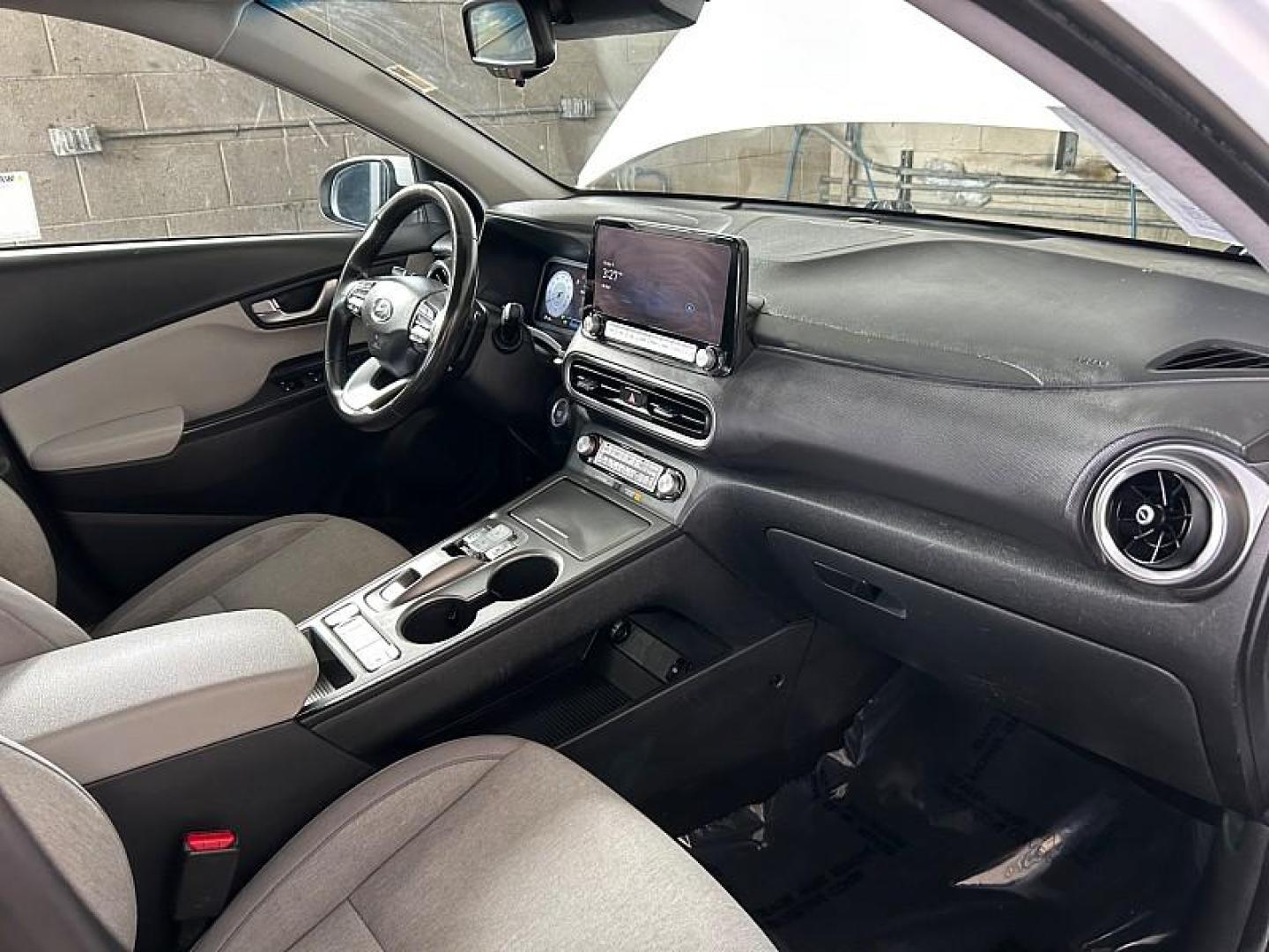 2023 WHITE Hyundai Kona Electric (KM8K33AGXPU) with an Electric Motor engine, Single-Speed Reduction Gear transmission, located at 412 Auto Vista Drive, Palmdale, 93551, (661) 945-0620, 34.592636, -118.136681 - Photo#27