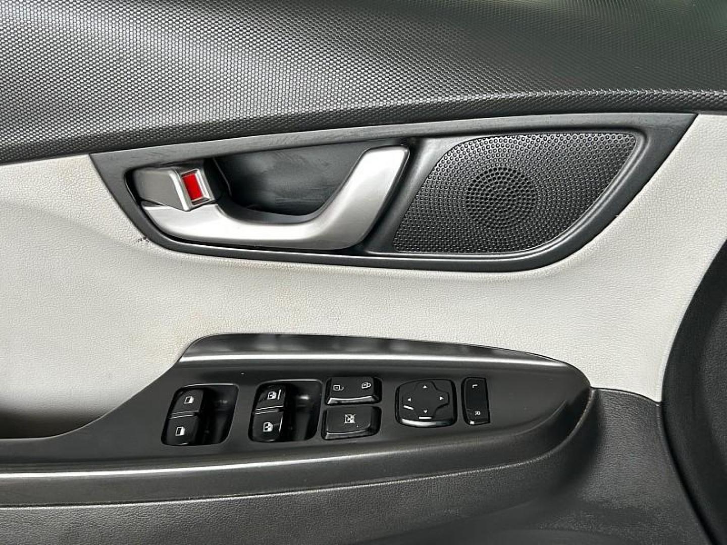 2023 WHITE Hyundai Kona Electric (KM8K33AGXPU) with an Electric Motor engine, Single-Speed Reduction Gear transmission, located at 412 Auto Vista Drive, Palmdale, 93551, (661) 945-0620, 34.592636, -118.136681 - Photo#28