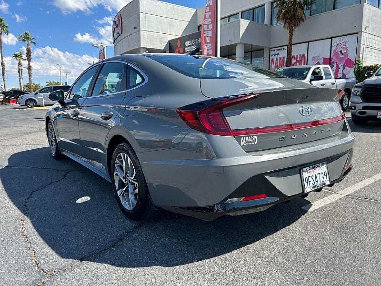 2023 GRAY Hyundai Sonata (KMHL14JA5PA) with an 4-Cyl 2.5 Liter engine, Automatic 8-Spd w/Overdrive and Shiftronic transmission, located at 412 Auto Vista Drive, Palmdale, 93551, (661) 945-0620, 34.592636, -118.136681 - Photo#6