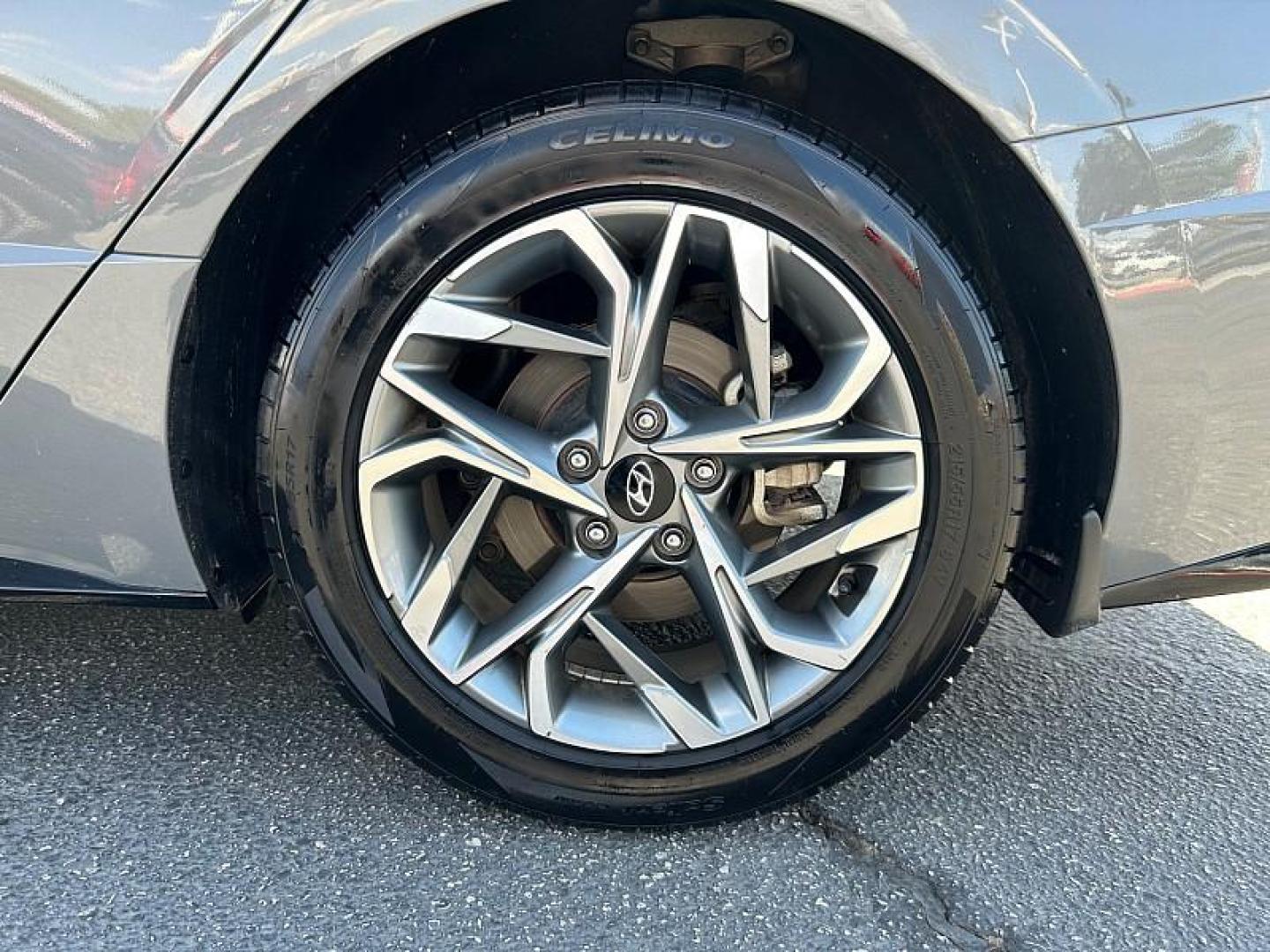 2023 GRAY Hyundai Sonata (KMHL14JA5PA) with an 4-Cyl 2.5 Liter engine, Automatic 8-Spd w/Overdrive and Shiftronic transmission, located at 412 Auto Vista Drive, Palmdale, 93551, (661) 945-0620, 34.592636, -118.136681 - Photo#10