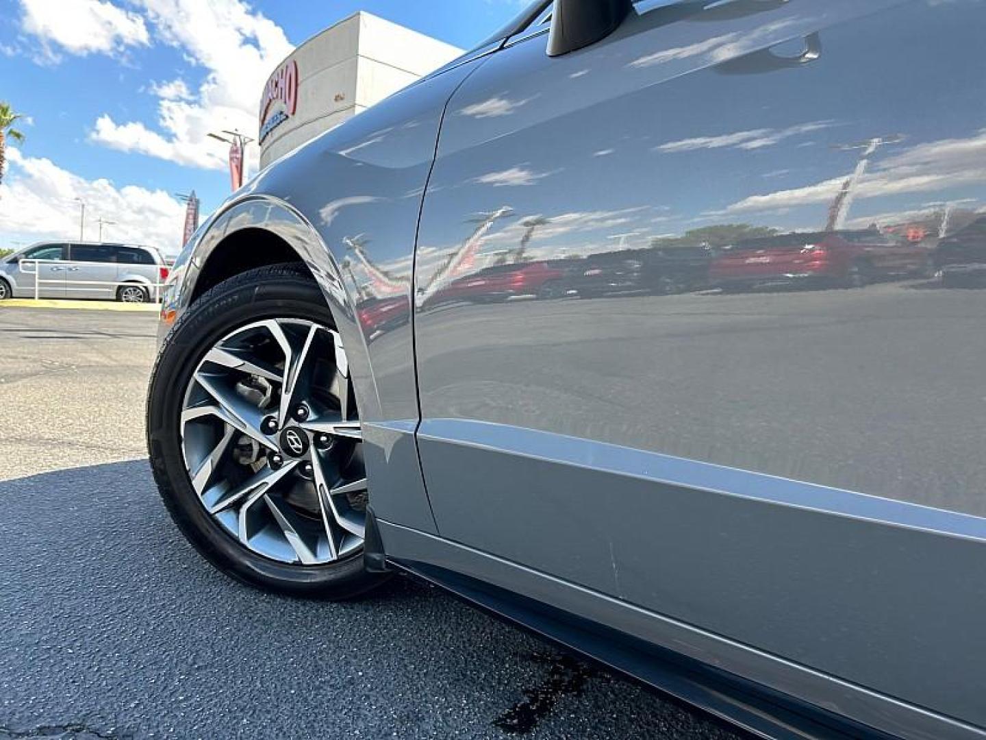 2023 GRAY Hyundai Sonata (KMHL14JA5PA) with an 4-Cyl 2.5 Liter engine, Automatic 8-Spd w/Overdrive and Shiftronic transmission, located at 412 Auto Vista Drive, Palmdale, 93551, (661) 945-0620, 34.592636, -118.136681 - Photo#13