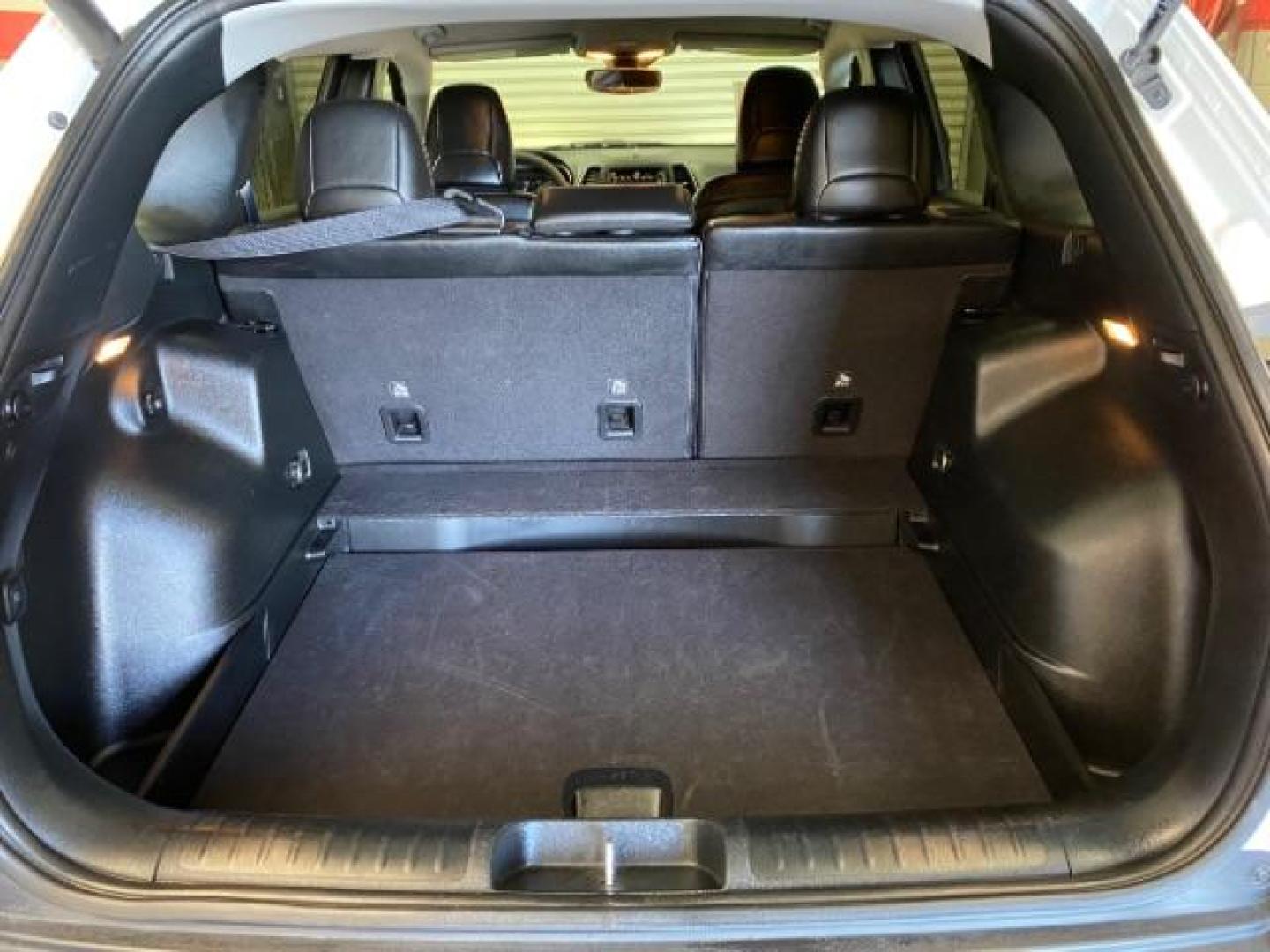 2023 WHITE Jeep Cherokee (1C4PJMMB6PD) with an 4-Cyl 2.4 Liter engine, Automatic 9-Spd transmission, located at 412 Auto Vista Drive, Palmdale, 93551, (661) 945-0620, 34.592636, -118.136681 - Photo#32