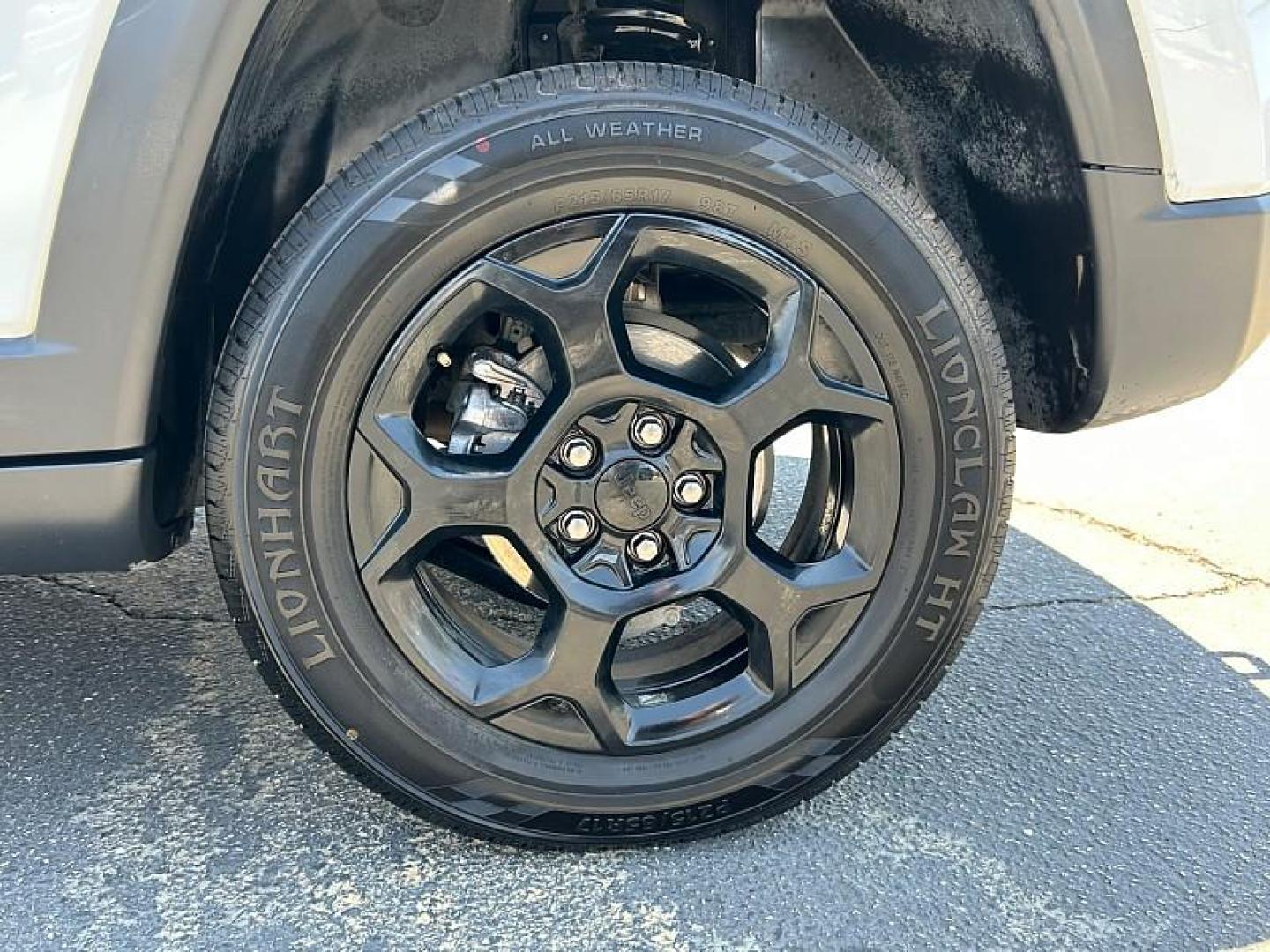 2023 WHITE Jeep Compass (3C4NJDDN2PT) with an 4-Cyl Turbo 2.0 Liter engine, Automatic 8-Spd transmission, located at 412 Auto Vista Drive, Palmdale, 93551, (661) 945-0620, 34.592636, -118.136681 - Photo#17