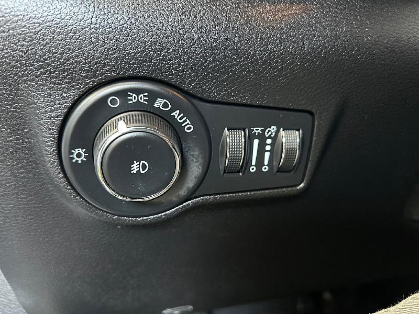 2023 WHITE Jeep Compass (3C4NJDDN2PT) with an 4-Cyl Turbo 2.0 Liter engine, Automatic 8-Spd transmission, located at 412 Auto Vista Drive, Palmdale, 93551, (661) 945-0620, 34.592636, -118.136681 - Photo#29