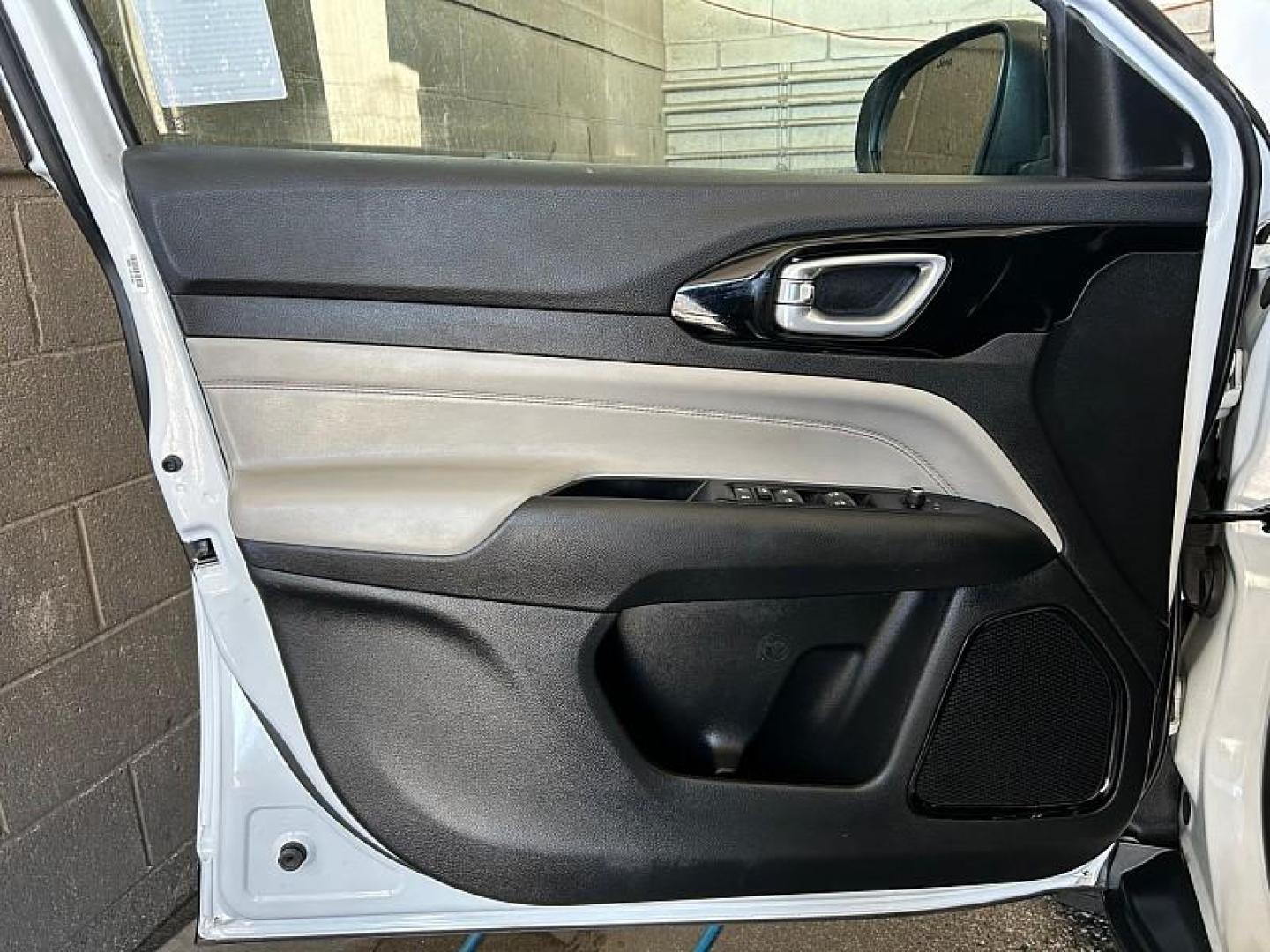 2023 WHITE Jeep Compass (3C4NJDCN1PT) with an 4-Cyl Turbo 2.0 Liter engine, Automatic 8-Spd transmission, located at 412 Auto Vista Drive, Palmdale, 93551, (661) 945-0620, 34.592636, -118.136681 - Photo#5