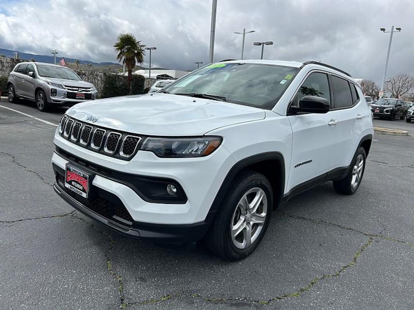 2023 WHITE Jeep Compass (3C4NJDBN2PT) with an 4-Cyl Turbo 2.0 Liter engine, Automatic 8-Spd transmission, located at 412 Auto Vista Drive, Palmdale, 93551, (661) 945-0620, 34.592636, -118.136681 - Photo#2
