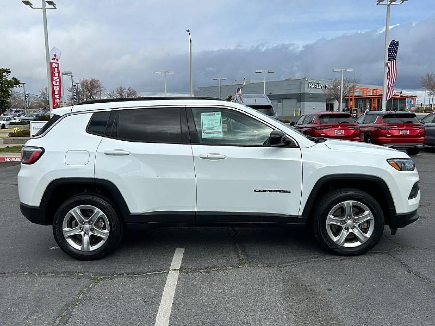 2023 WHITE Jeep Compass (3C4NJDBN2PT) with an 4-Cyl Turbo 2.0 Liter engine, Automatic 8-Spd transmission, located at 412 Auto Vista Drive, Palmdale, 93551, (661) 945-0620, 34.592636, -118.136681 - Photo#3