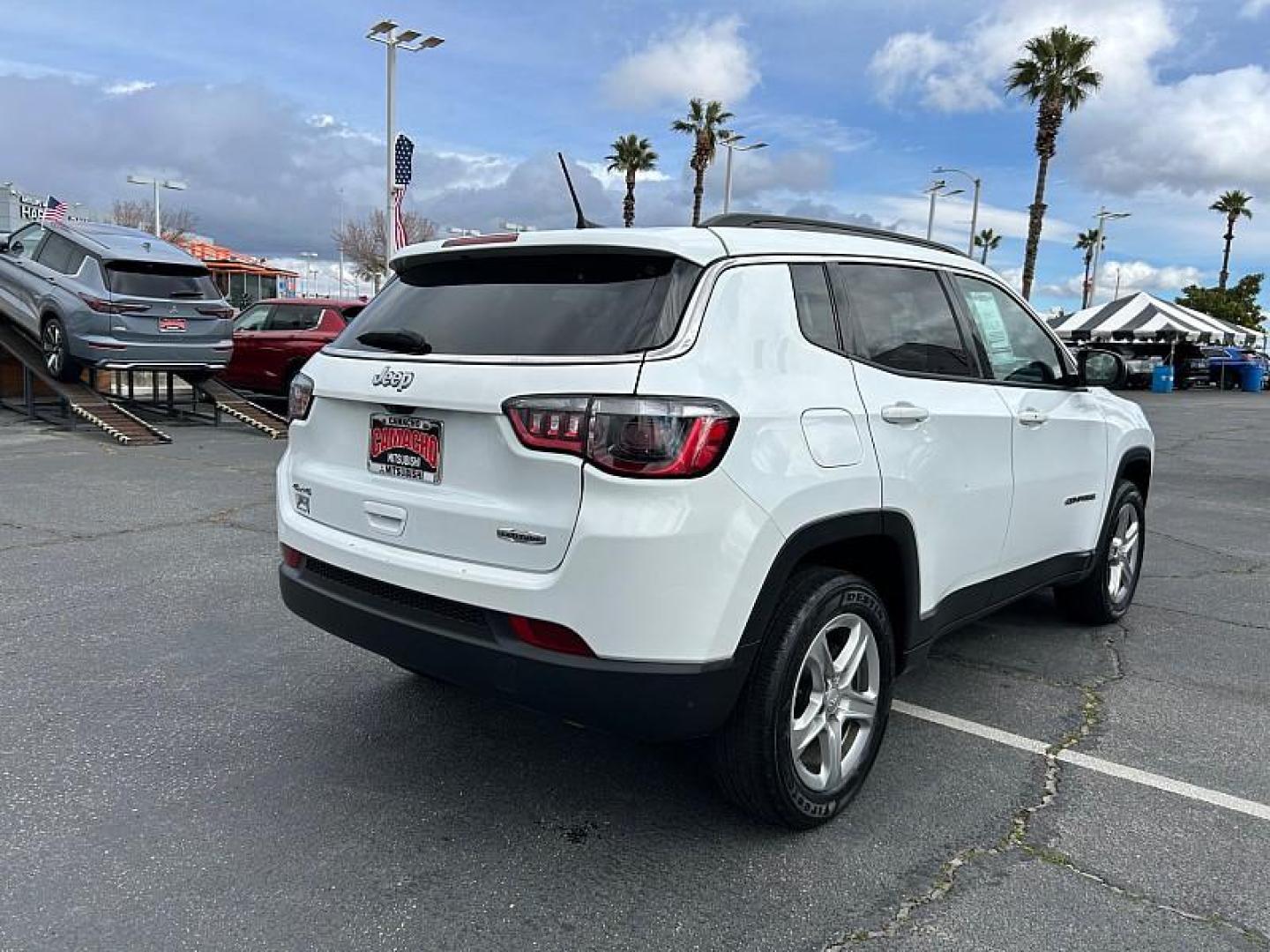 2023 WHITE Jeep Compass (3C4NJDBN2PT) with an 4-Cyl Turbo 2.0 Liter engine, Automatic 8-Spd transmission, located at 412 Auto Vista Drive, Palmdale, 93551, (661) 945-0620, 34.592636, -118.136681 - Photo#4