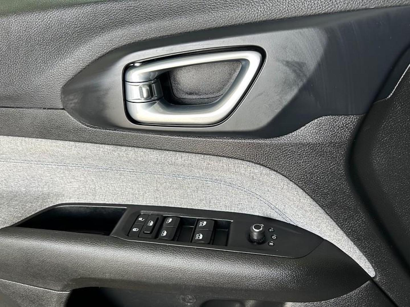 2023 WHITE Jeep Compass (3C4NJDBN2PT) with an 4-Cyl Turbo 2.0 Liter engine, Automatic 8-Spd transmission, located at 412 Auto Vista Drive, Palmdale, 93551, (661) 945-0620, 34.592636, -118.136681 - Photo#25