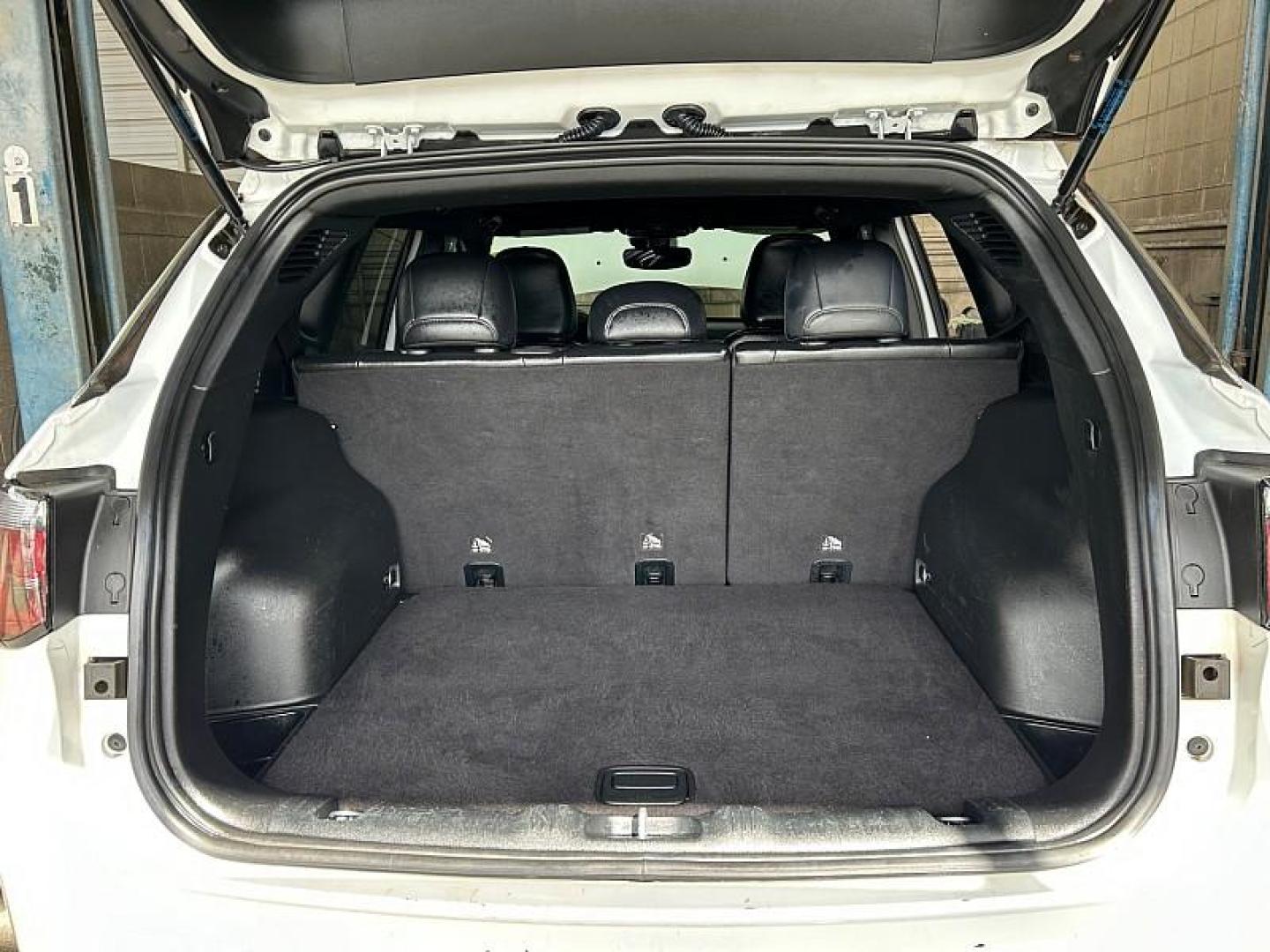 2023 WHITE Jeep Compass (3C4NJDBN2PT) with an 4-Cyl Turbo 2.0 Liter engine, Automatic 8-Spd transmission, located at 412 Auto Vista Drive, Palmdale, 93551, (661) 945-0620, 34.592636, -118.136681 - Photo#28