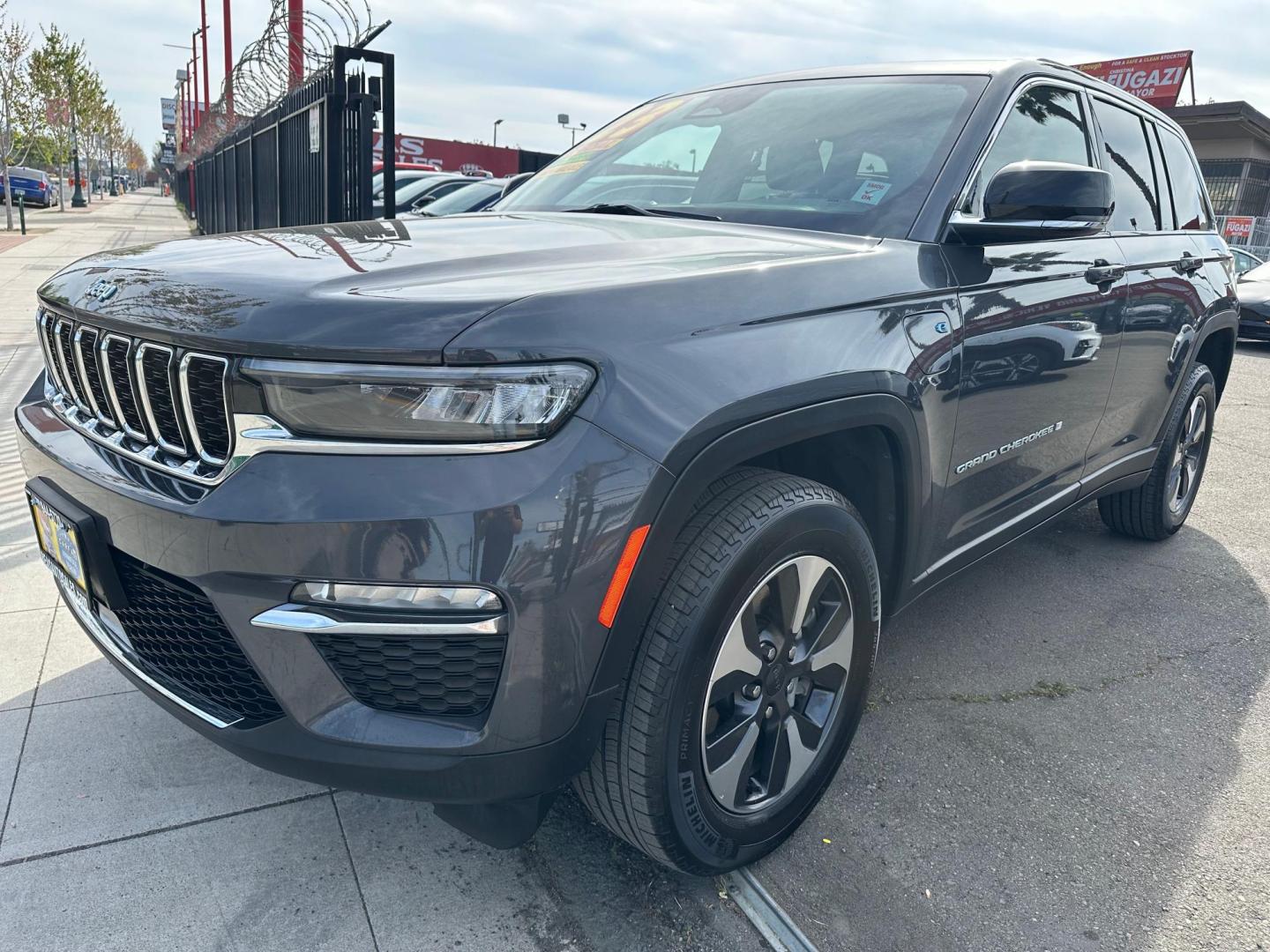 2023 Jeep Grand Cherokee 4xe Limited (1C4RJYB63PC) with an 2.0L L4 DOHC 16V HYBRID engine, 8A transmission, located at 744 E Miner Ave, Stockton, CA, 95202, (209) 944-5770, 37.956863, -121.282082- Photo#3