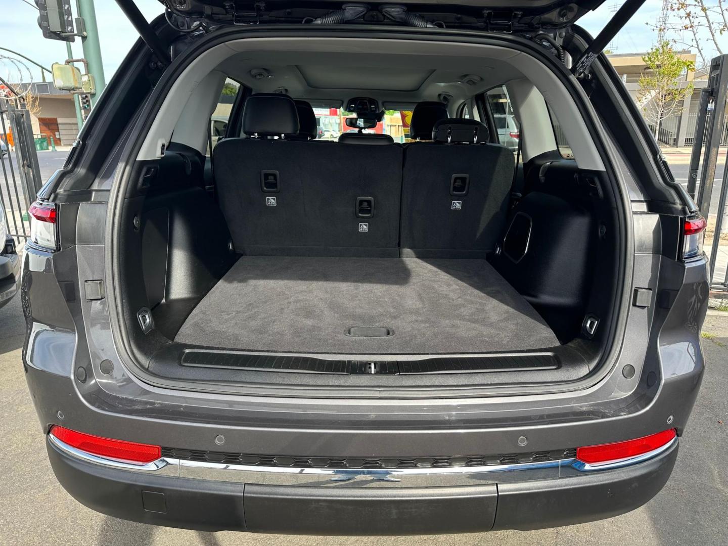2023 Jeep Grand Cherokee 4xe Limited (1C4RJYB63PC) with an 2.0L L4 DOHC 16V HYBRID engine, 8A transmission, located at 744 E Miner Ave, Stockton, CA, 95202, (209) 944-5770, 37.956863, -121.282082- Photo#12