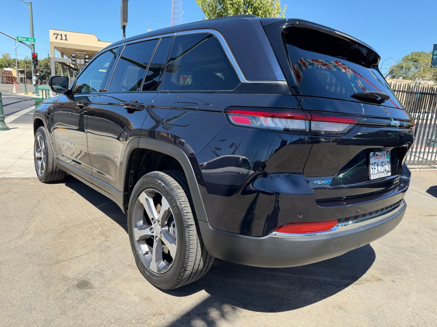 2023 Jeep Grand Cherokee 4xe (1C4RJYB65P8) with an 2.0L L4 DOHC 16V HYBRID engine, 8A transmission, located at 744 E Miner Ave, Stockton, CA, 95202, (209) 944-5770, 37.956863, -121.282082- Photo#5