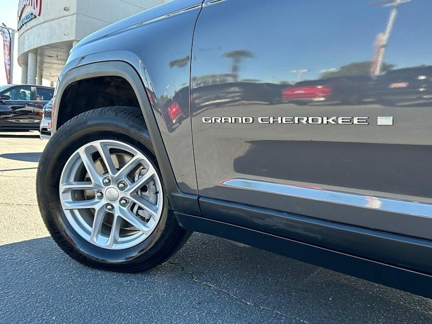 2023 GRAY Jeep Grand Cherokee L (1C4RJKAG2P8) with an V6 VVT 3.6 Liter engine, Automatic 8-Spd transmission, located at 412 Auto Vista Drive, Palmdale, 93551, (661) 945-0620, 34.592636, -118.136681 - Photo#12