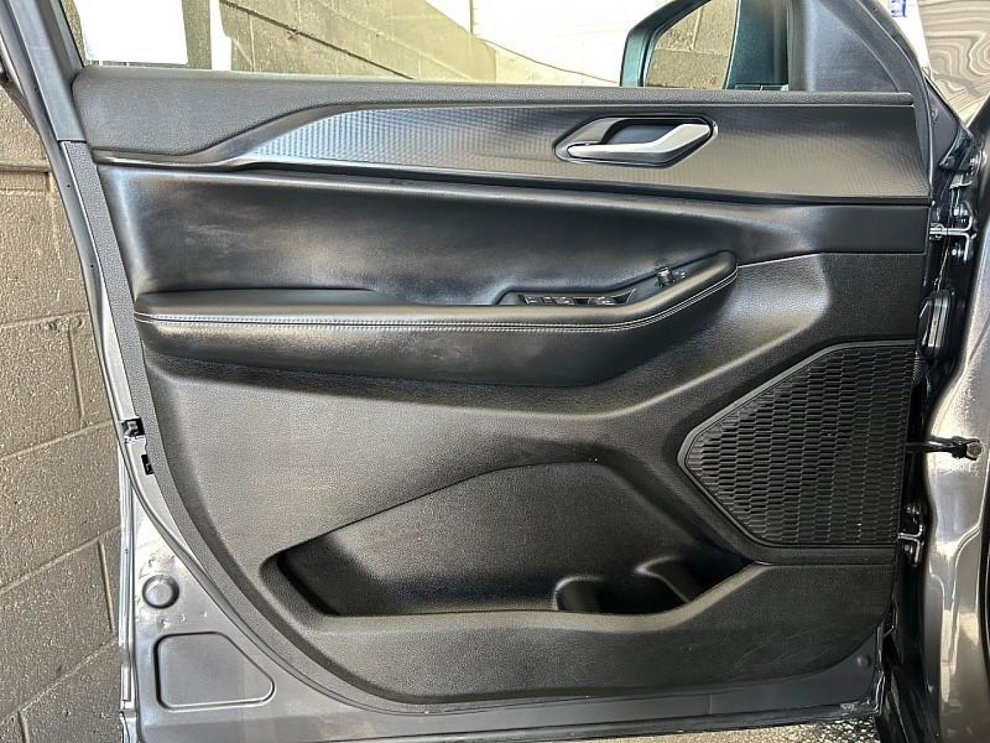 2023 GRAY Jeep Grand Cherokee L (1C4RJKAG2P8) with an V6 VVT 3.6 Liter engine, Automatic 8-Spd transmission, located at 412 Auto Vista Drive, Palmdale, 93551, (661) 945-0620, 34.592636, -118.136681 - Photo#15