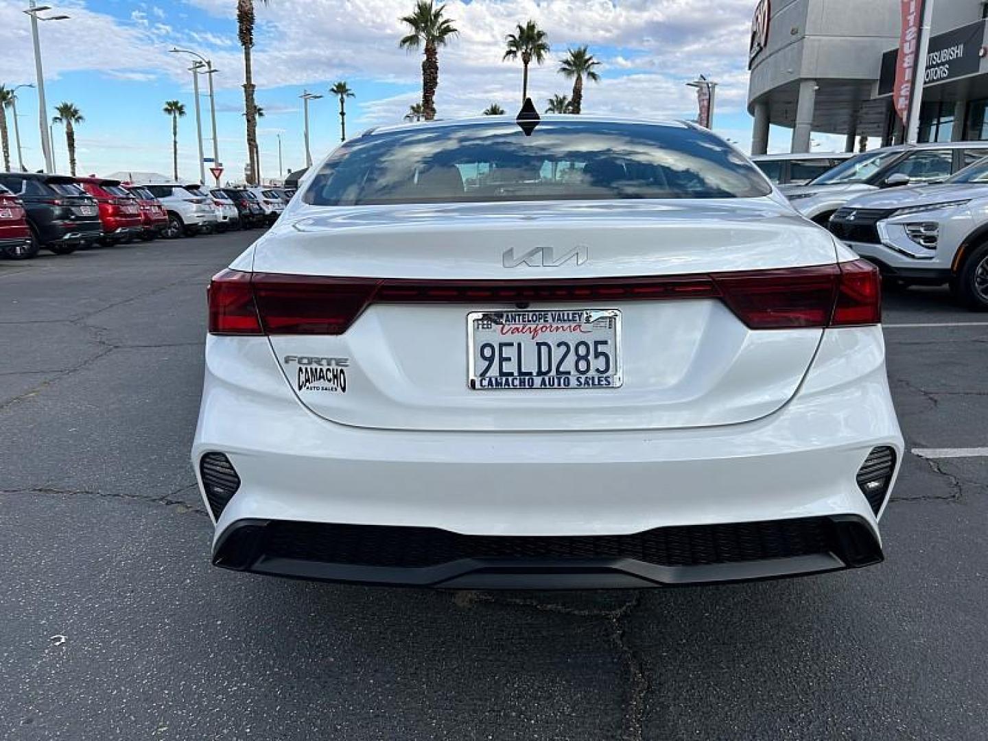 2023 WHITE Kia Forte (3KPF24AD1PE) with an 4-Cyl 2.0 Liter engine, Automatic IVT transmission, located at 412 Auto Vista Drive, Palmdale, 93551, (661) 945-0620, 34.592636, -118.136681 - Photo#3