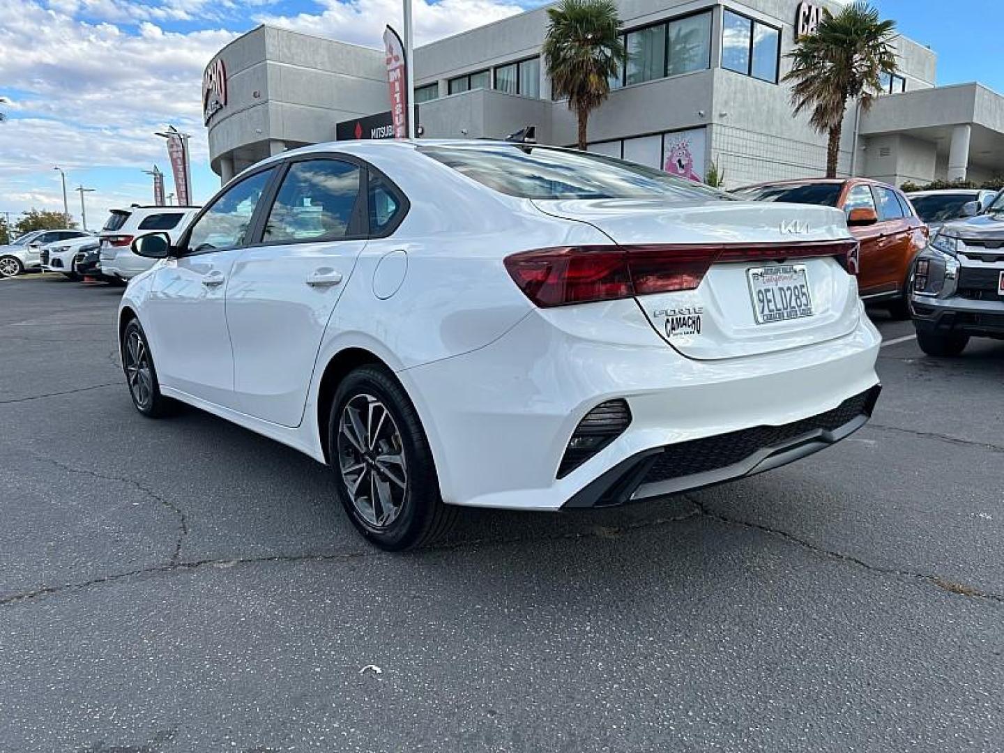 2023 WHITE Kia Forte (3KPF24AD1PE) with an 4-Cyl 2.0 Liter engine, Automatic IVT transmission, located at 412 Auto Vista Drive, Palmdale, 93551, (661) 945-0620, 34.592636, -118.136681 - Photo#4