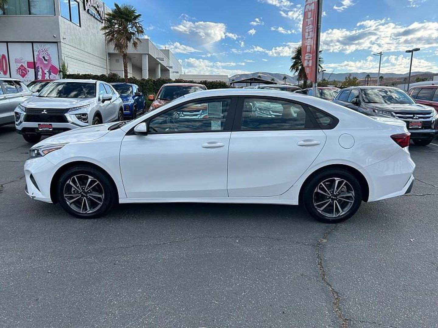2023 WHITE Kia Forte (3KPF24AD1PE) with an 4-Cyl 2.0 Liter engine, Automatic IVT transmission, located at 412 Auto Vista Drive, Palmdale, 93551, (661) 945-0620, 34.592636, -118.136681 - Photo#5