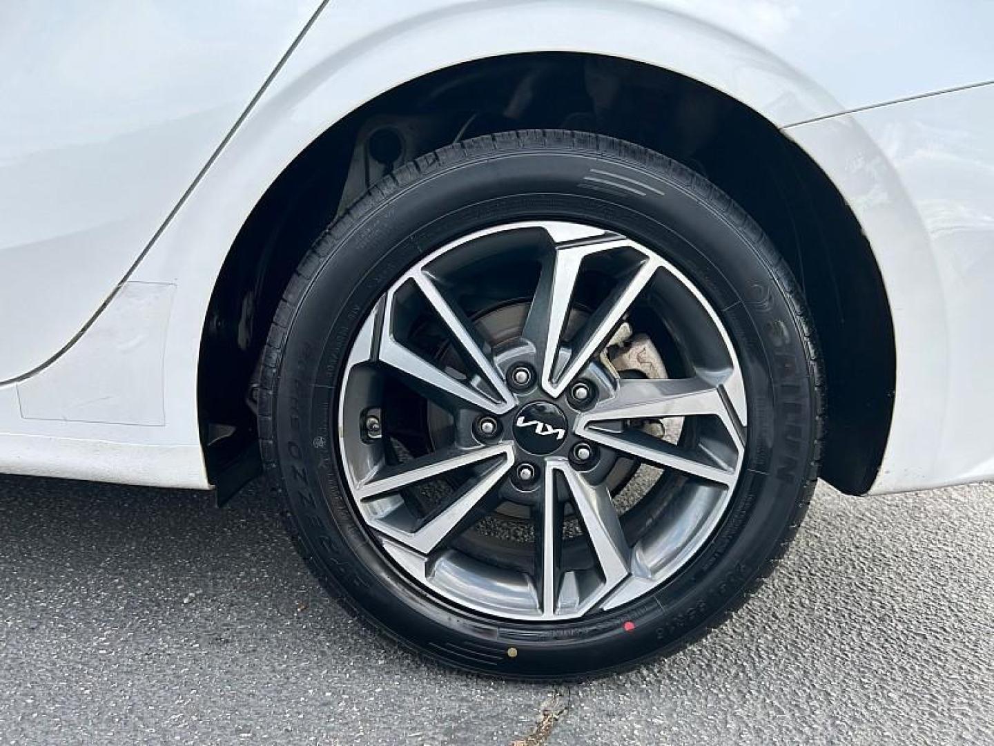 2023 WHITE Kia Forte (3KPF24AD1PE) with an 4-Cyl 2.0 Liter engine, Automatic IVT transmission, located at 412 Auto Vista Drive, Palmdale, 93551, (661) 945-0620, 34.592636, -118.136681 - Photo#9