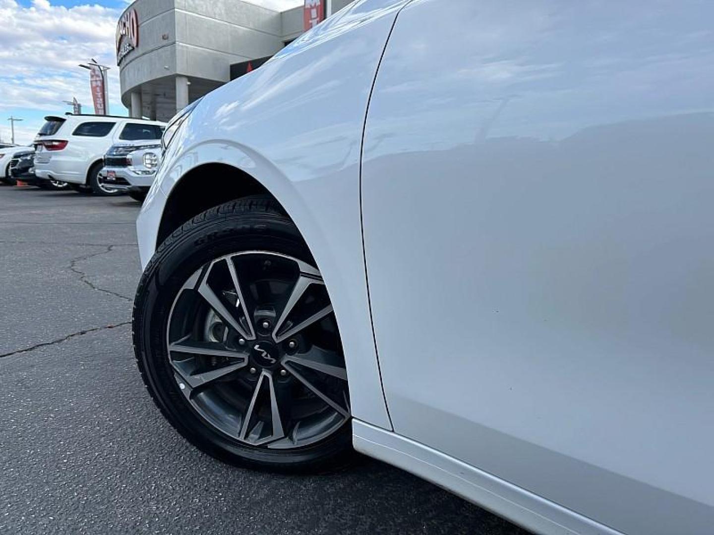 2023 WHITE Kia Forte (3KPF24AD1PE) with an 4-Cyl 2.0 Liter engine, Automatic IVT transmission, located at 412 Auto Vista Drive, Palmdale, 93551, (661) 945-0620, 34.592636, -118.136681 - Photo#12