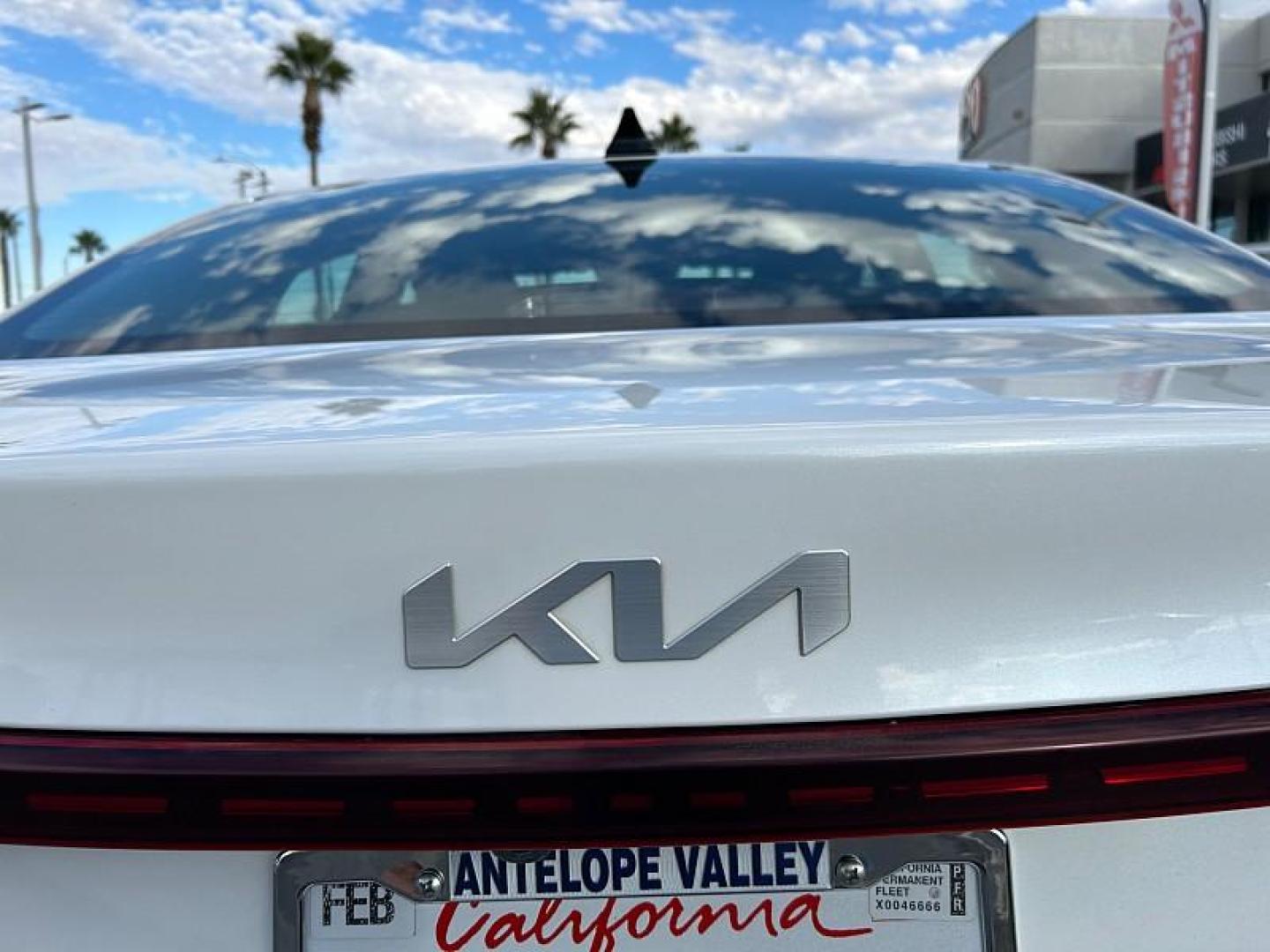 2023 WHITE Kia Forte (3KPF24AD1PE) with an 4-Cyl 2.0 Liter engine, Automatic IVT transmission, located at 412 Auto Vista Drive, Palmdale, 93551, (661) 945-0620, 34.592636, -118.136681 - Photo#14