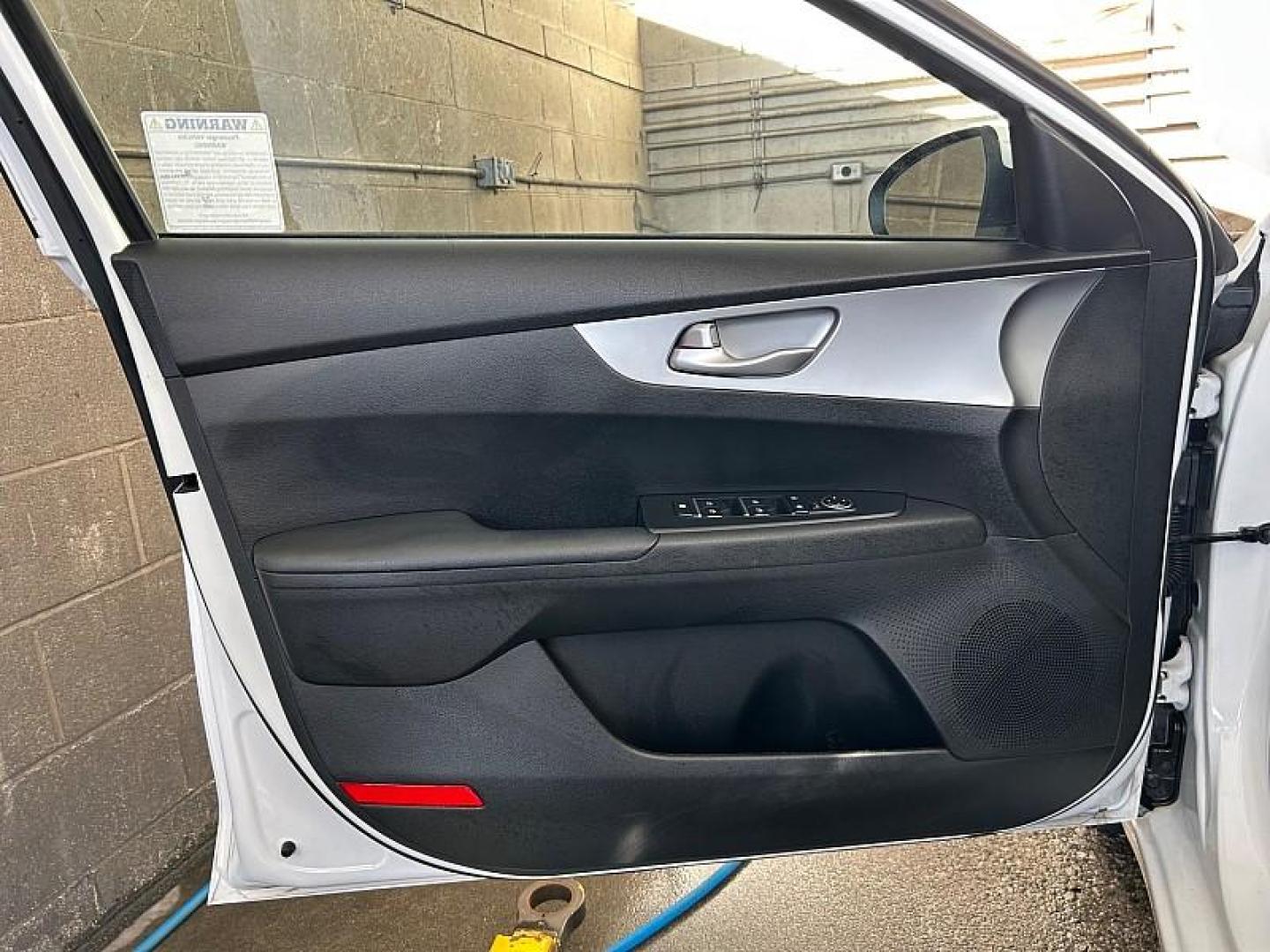 2023 WHITE Kia Forte (3KPF24AD1PE) with an 4-Cyl 2.0 Liter engine, Automatic IVT transmission, located at 412 Auto Vista Drive, Palmdale, 93551, (661) 945-0620, 34.592636, -118.136681 - Photo#16