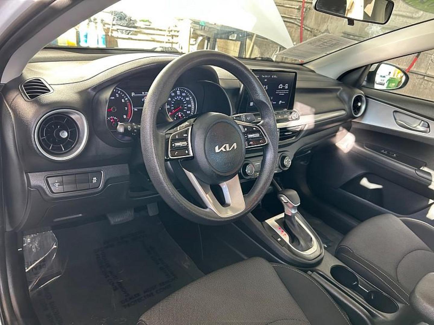 2023 WHITE Kia Forte (3KPF24AD1PE) with an 4-Cyl 2.0 Liter engine, Automatic IVT transmission, located at 412 Auto Vista Drive, Palmdale, 93551, (661) 945-0620, 34.592636, -118.136681 - Photo#17