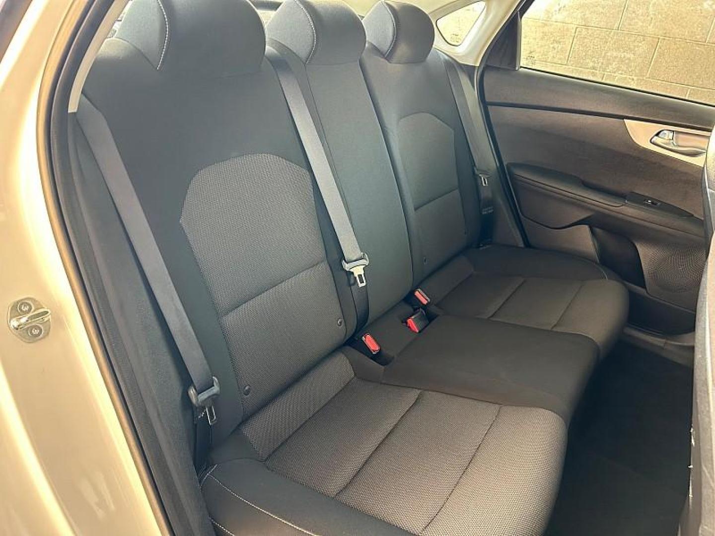 2023 WHITE Kia Forte (3KPF24AD1PE) with an 4-Cyl 2.0 Liter engine, Automatic IVT transmission, located at 412 Auto Vista Drive, Palmdale, 93551, (661) 945-0620, 34.592636, -118.136681 - Photo#26