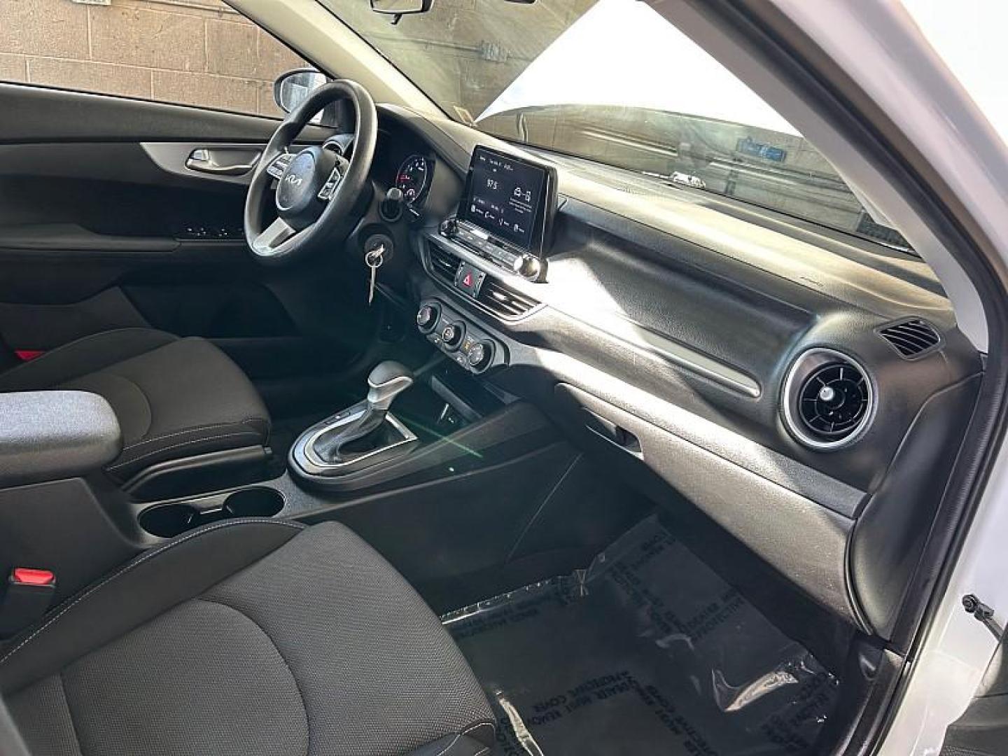 2023 WHITE Kia Forte (3KPF24AD1PE) with an 4-Cyl 2.0 Liter engine, Automatic IVT transmission, located at 412 Auto Vista Drive, Palmdale, 93551, (661) 945-0620, 34.592636, -118.136681 - Photo#27