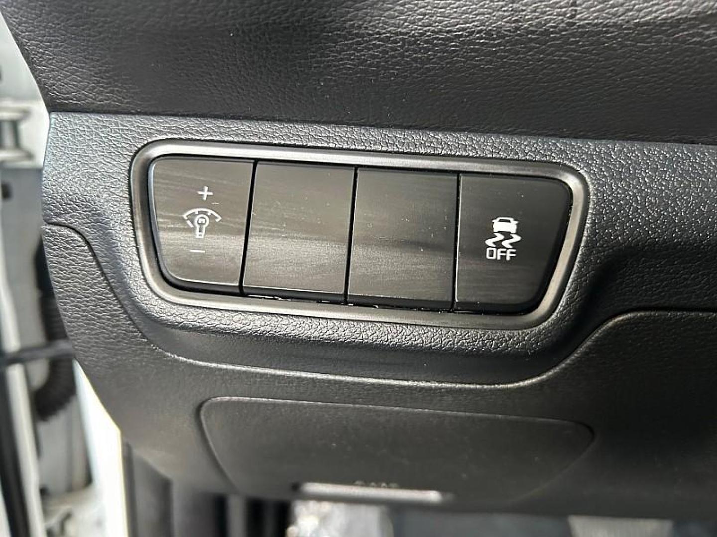 2023 WHITE Kia Forte (3KPF24AD1PE) with an 4-Cyl 2.0 Liter engine, Automatic IVT transmission, located at 412 Auto Vista Drive, Palmdale, 93551, (661) 945-0620, 34.592636, -118.136681 - Photo#28