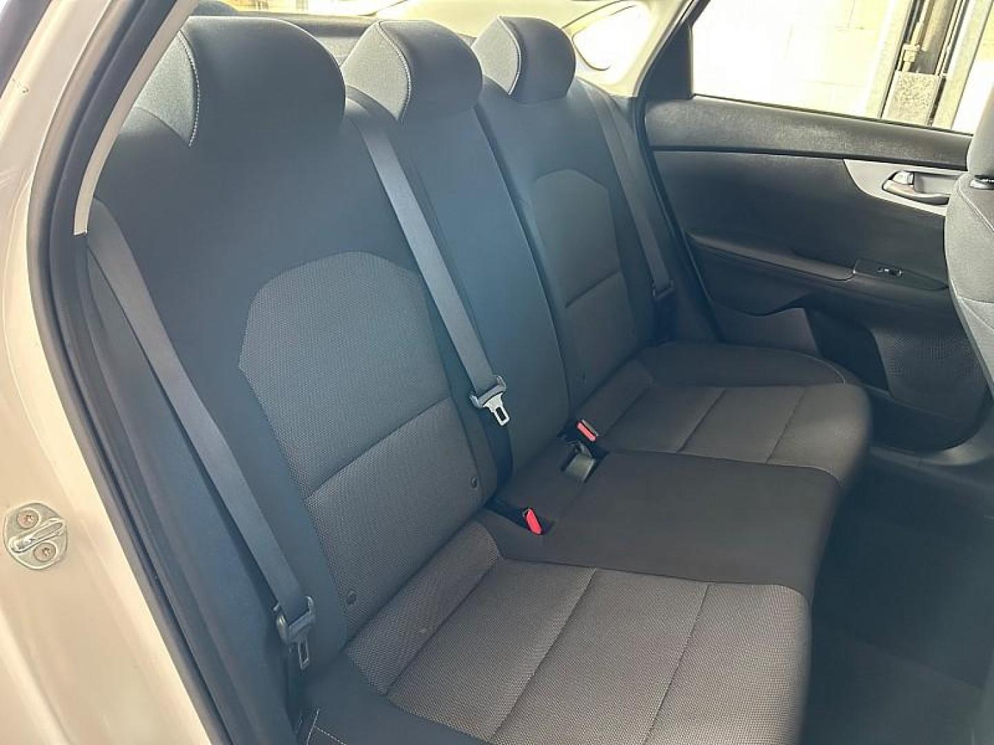 2023 WHITE Kia Forte (3KPF24AD6PE) with an 4-Cyl 2.0 Liter engine, Automatic IVT transmission, located at 412 Auto Vista Drive, Palmdale, 93551, (661) 945-0620, 34.592636, -118.136681 - Photo#2